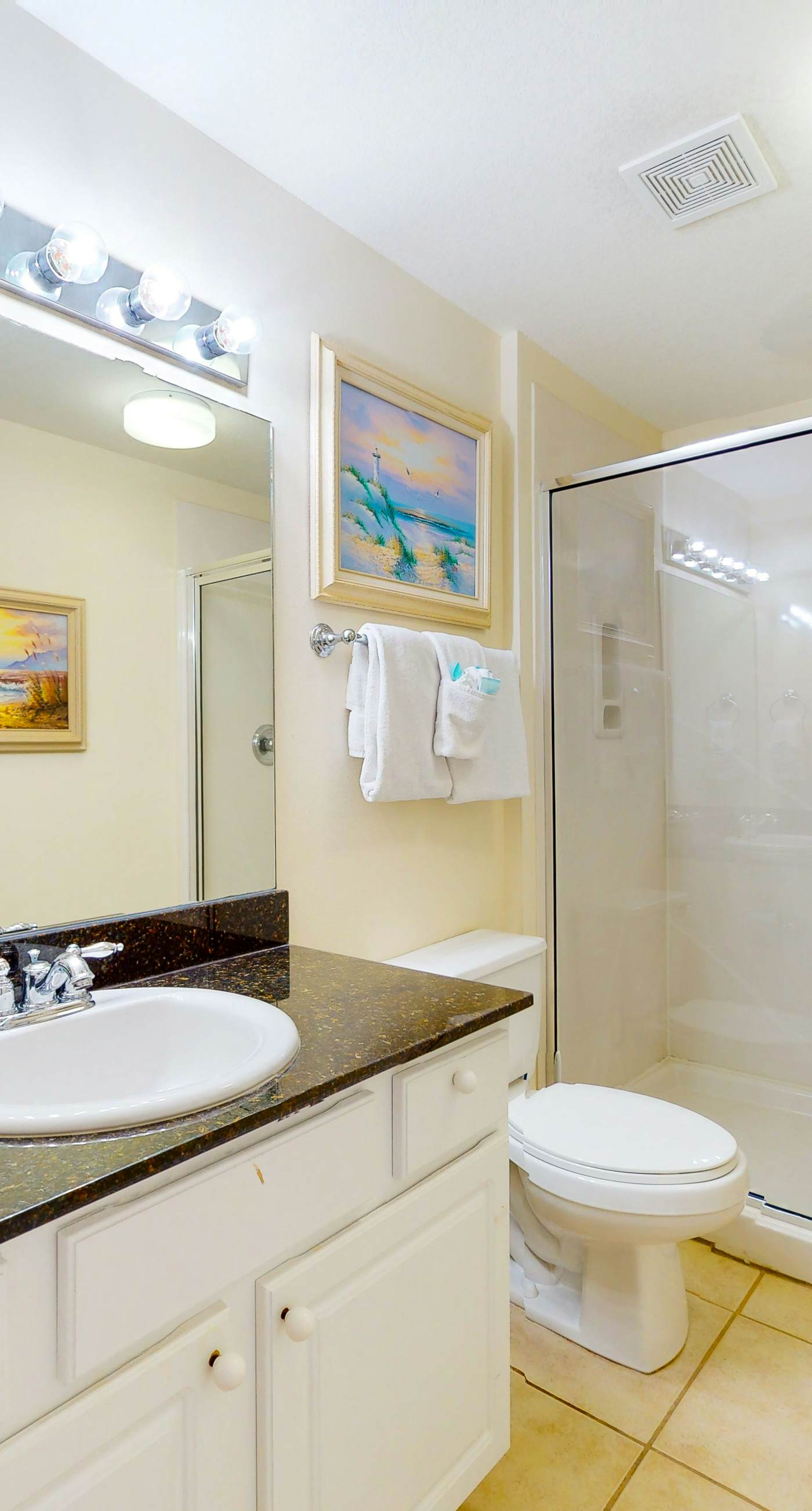 Lovely beachfront condo with Gulf views, pool & gym - steps to Pier Park