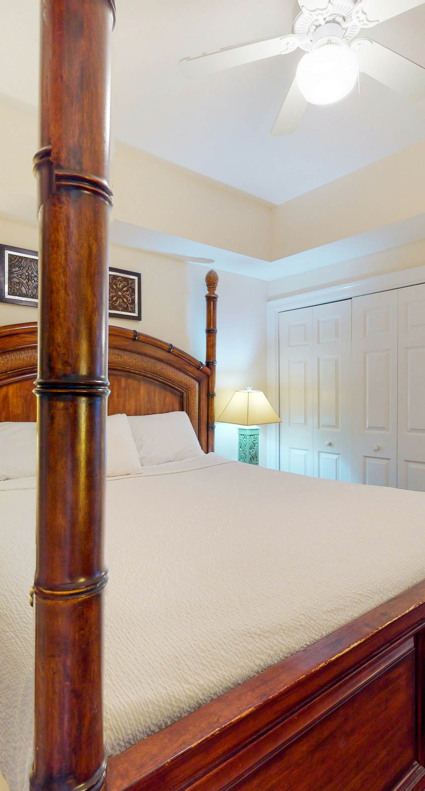 Lovely beachfront condo with Gulf views, pool & gym - steps to Pier Park