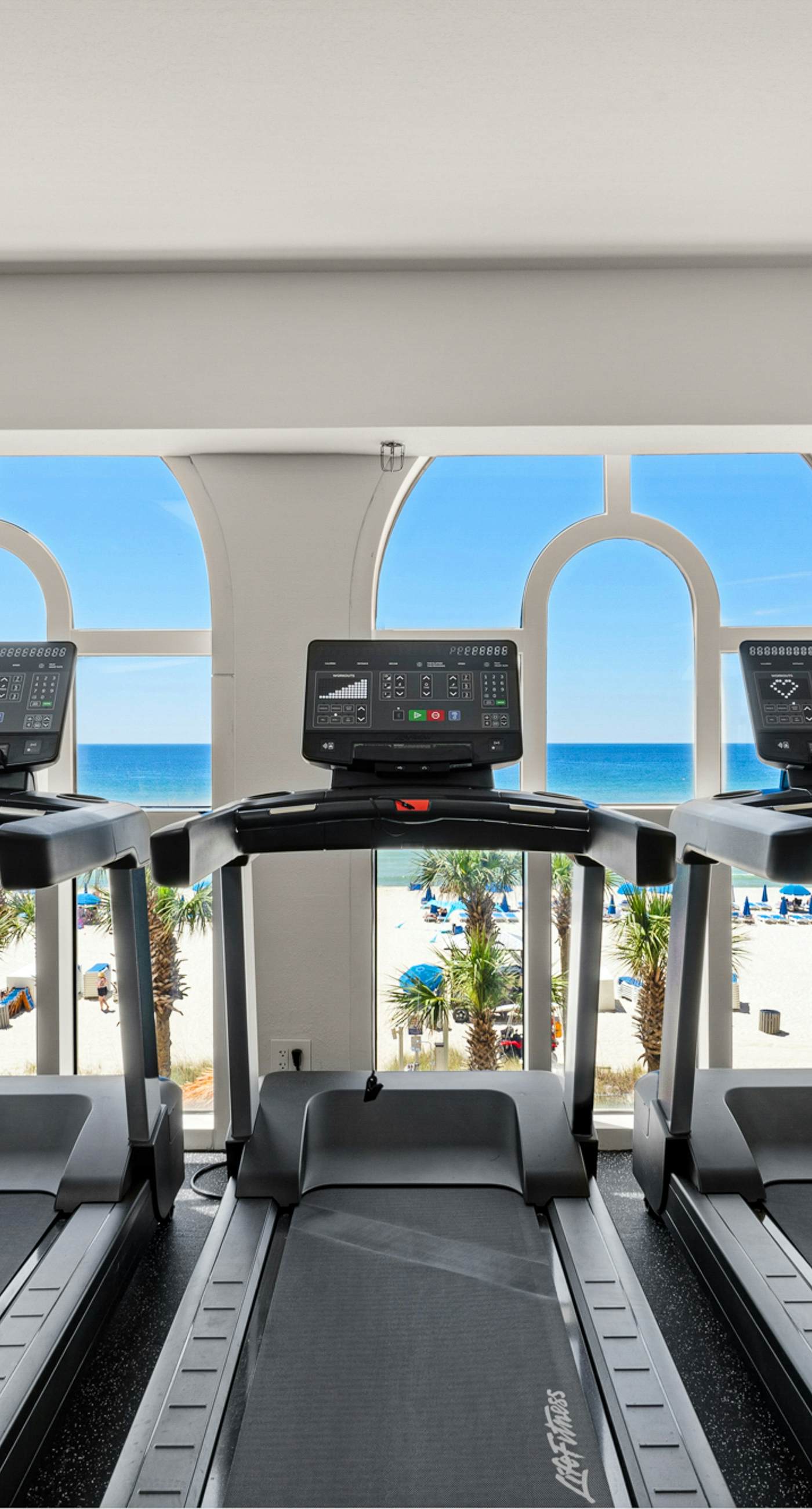 Lovely beachfront condo with Gulf views, pool & gym - steps to Pier Park