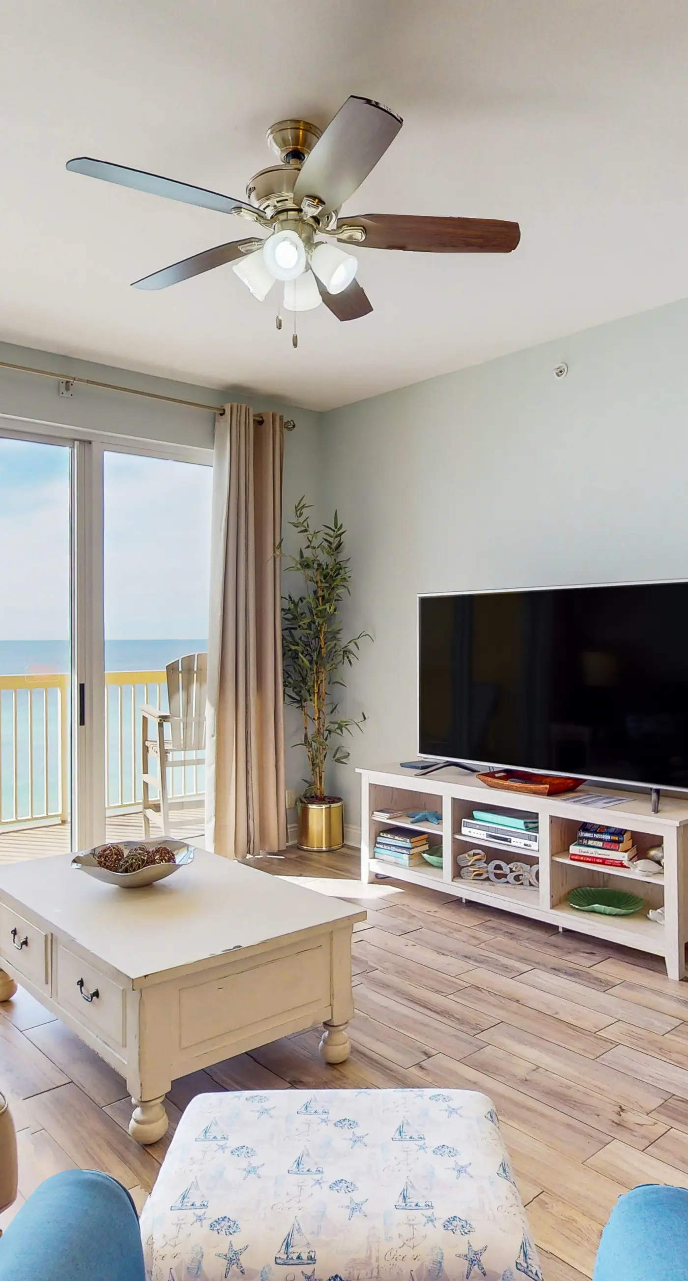 Beachfront condo with pool, gym, beach access, Gulf views, balcony, AC