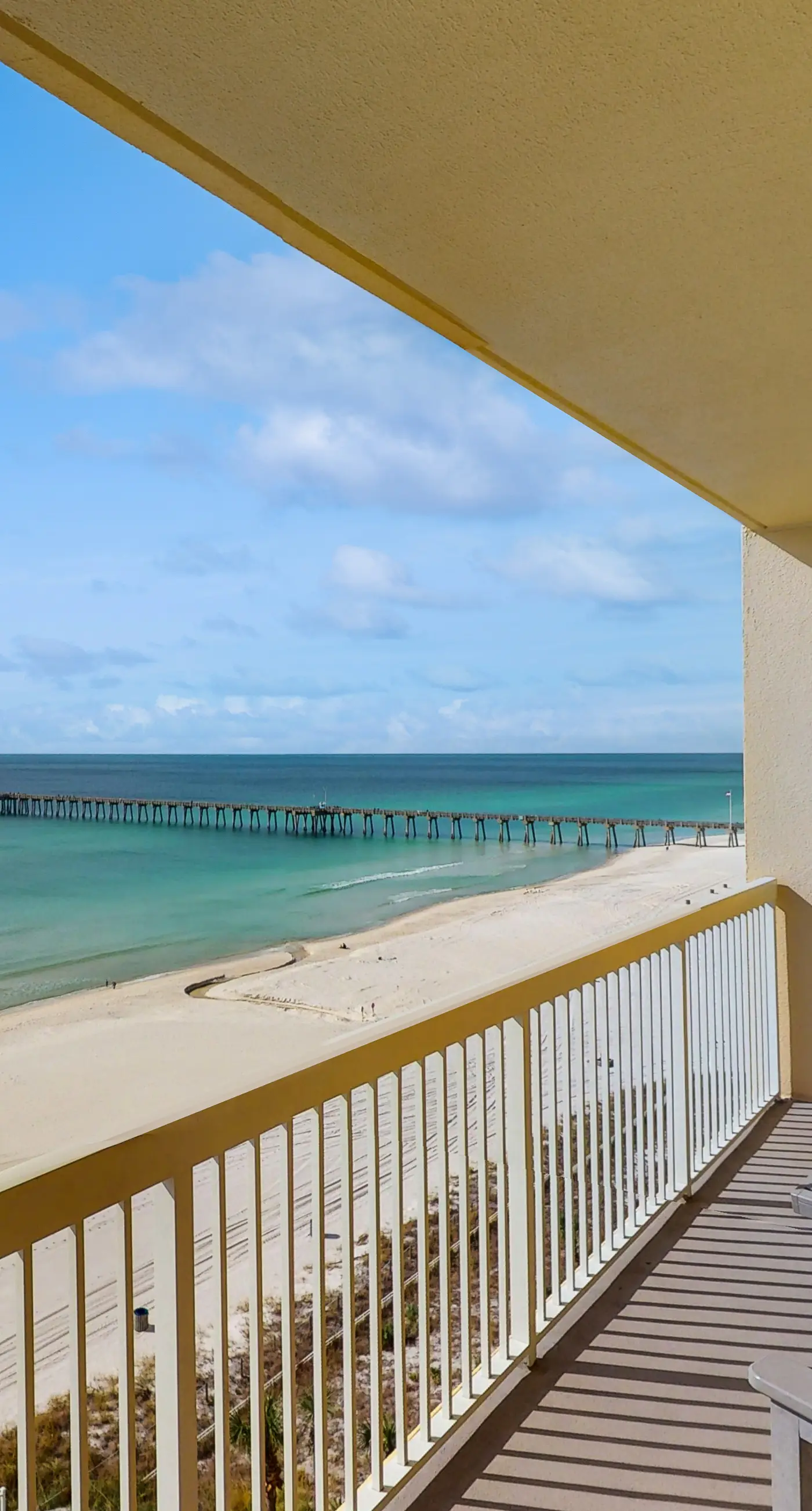 Beachfront condo with pool, gym, beach access, Gulf views, balcony, AC