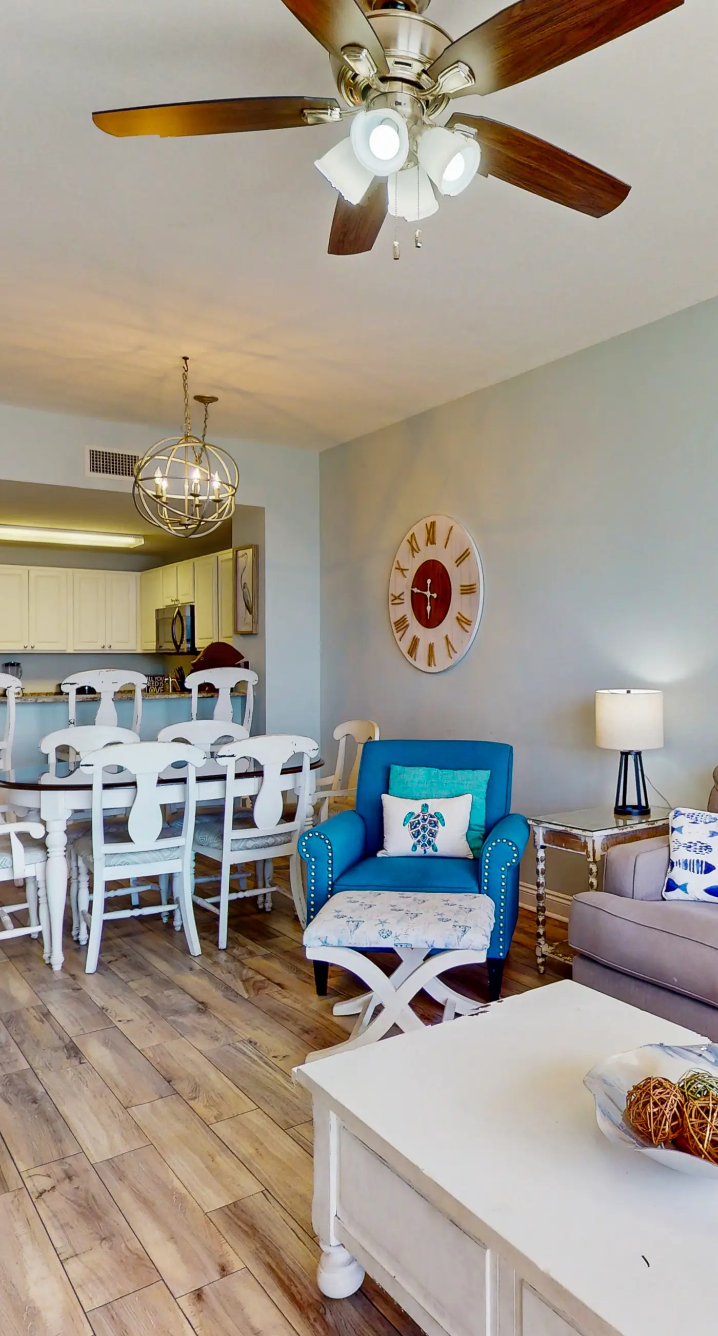 Beachfront condo with pool, gym, beach access, Gulf views, balcony, AC
