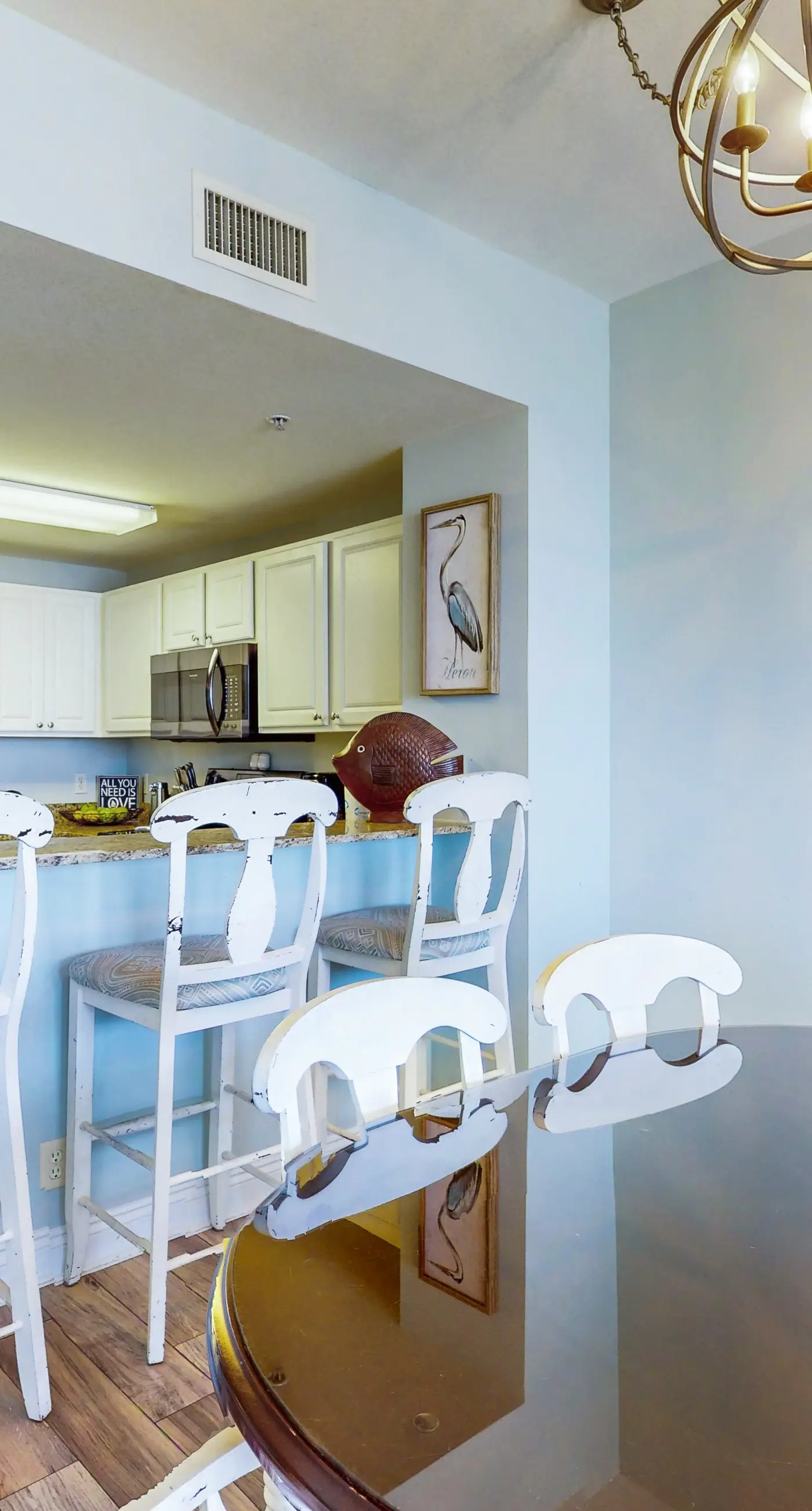 Beachfront condo with pool, gym, beach access, Gulf views, balcony, AC