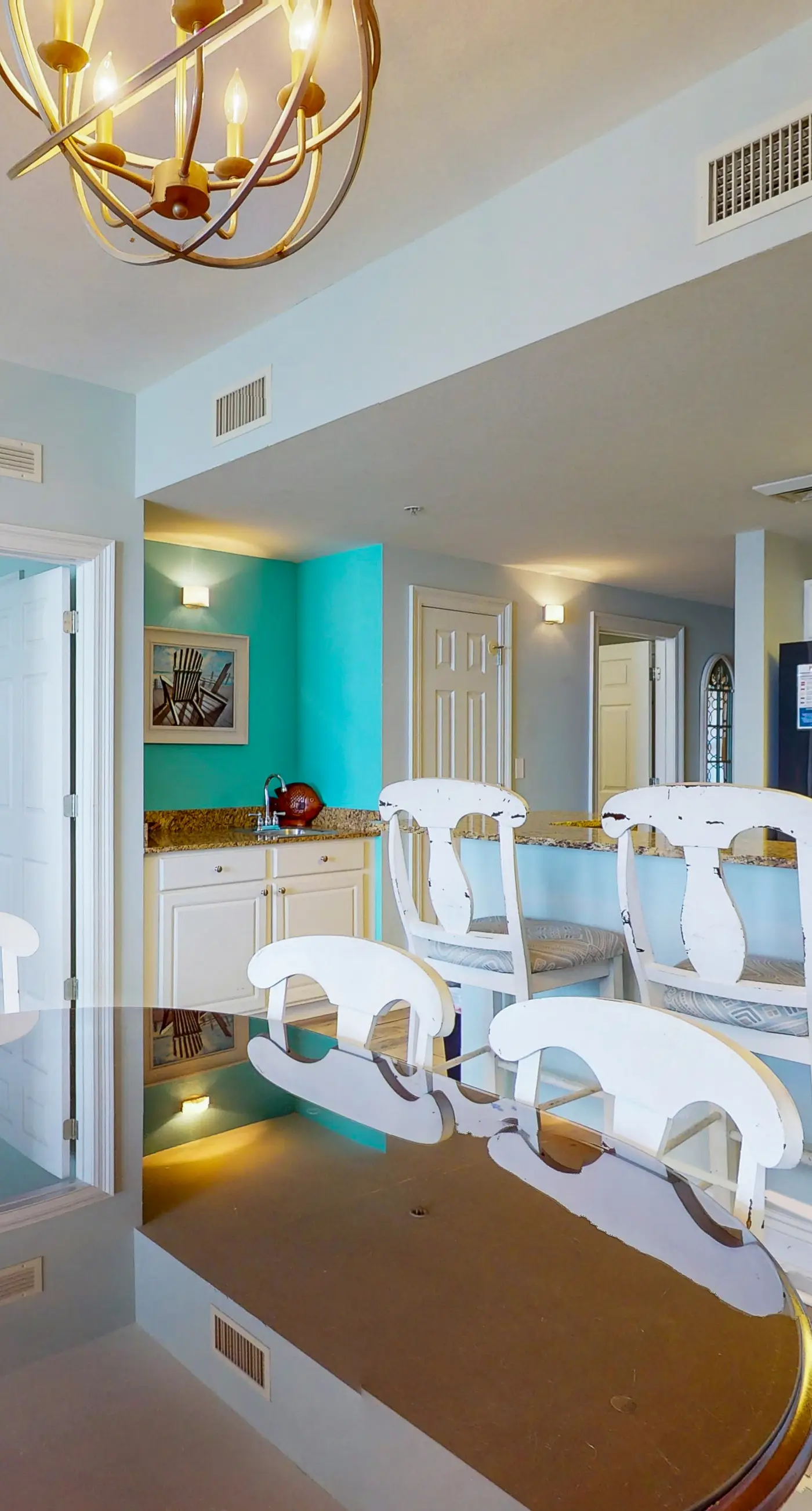 Beachfront condo with pool, gym, beach access, Gulf views, balcony, AC