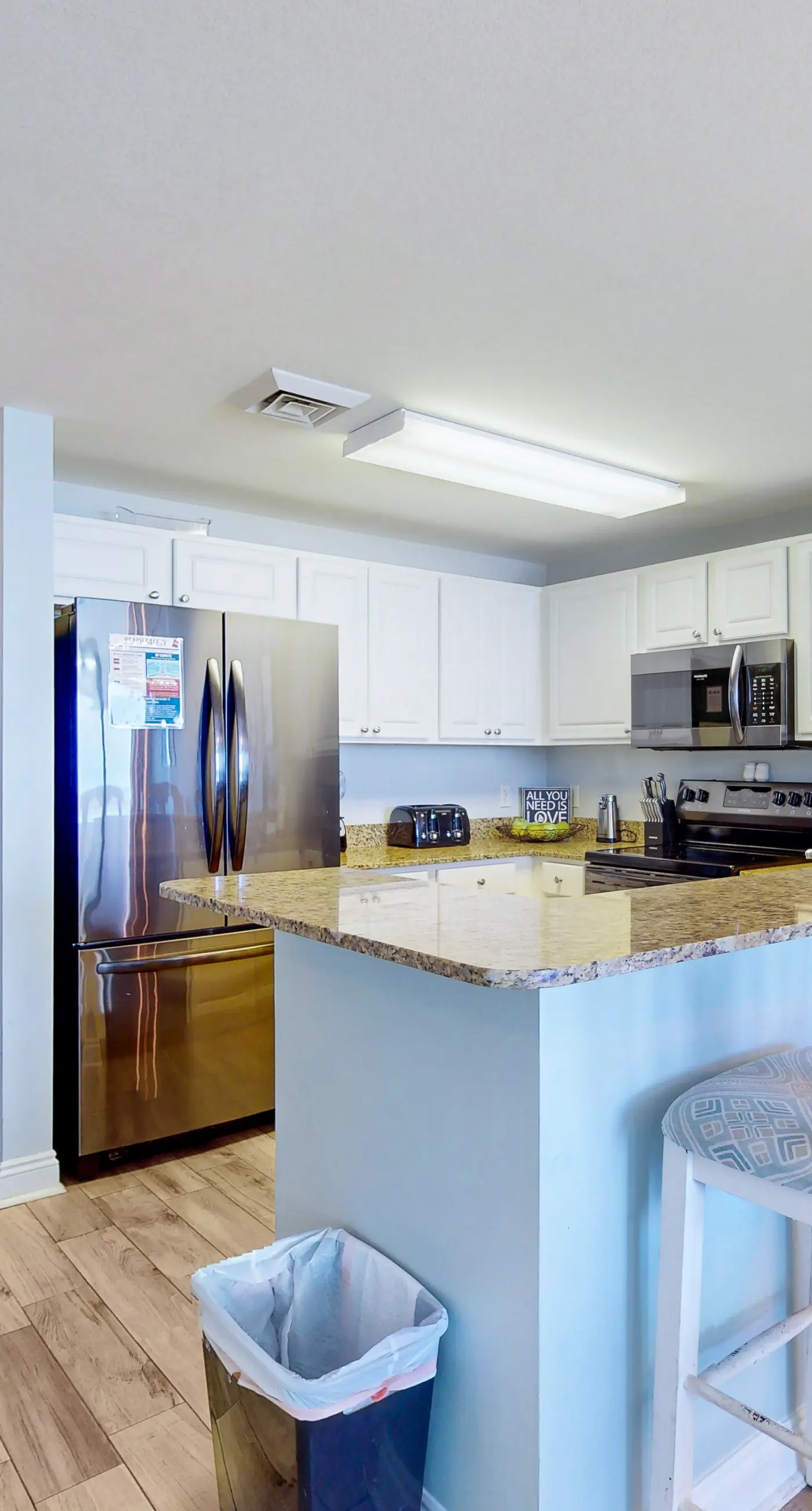 Beachfront condo with pool, gym, beach access, Gulf views, balcony, AC