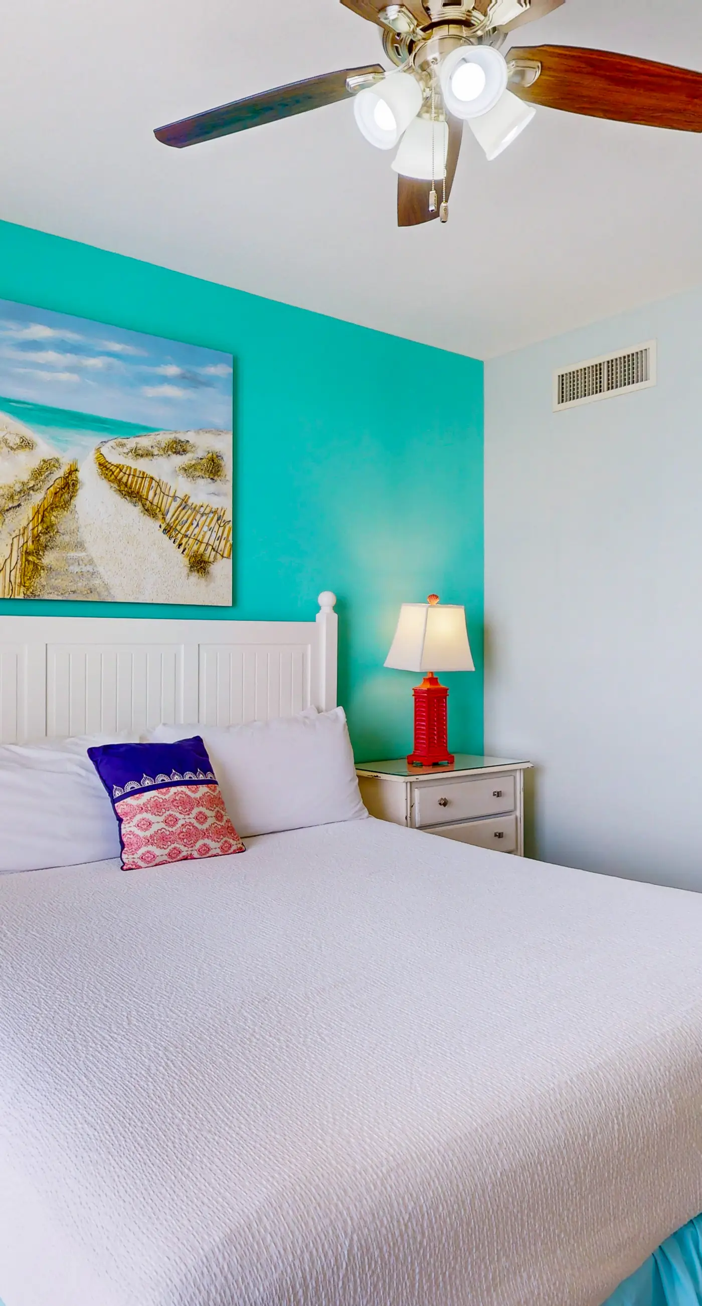Beachfront condo with pool, gym, beach access, Gulf views, balcony, AC