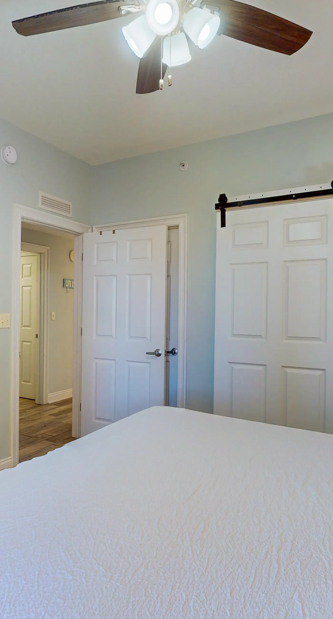 Beachfront condo with pool, gym, beach access, Gulf views, balcony, AC