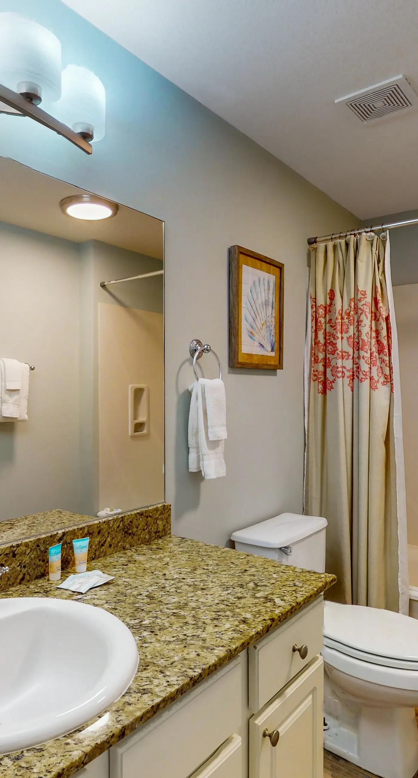 Beachfront condo with pool, gym, beach access, Gulf views, balcony, AC