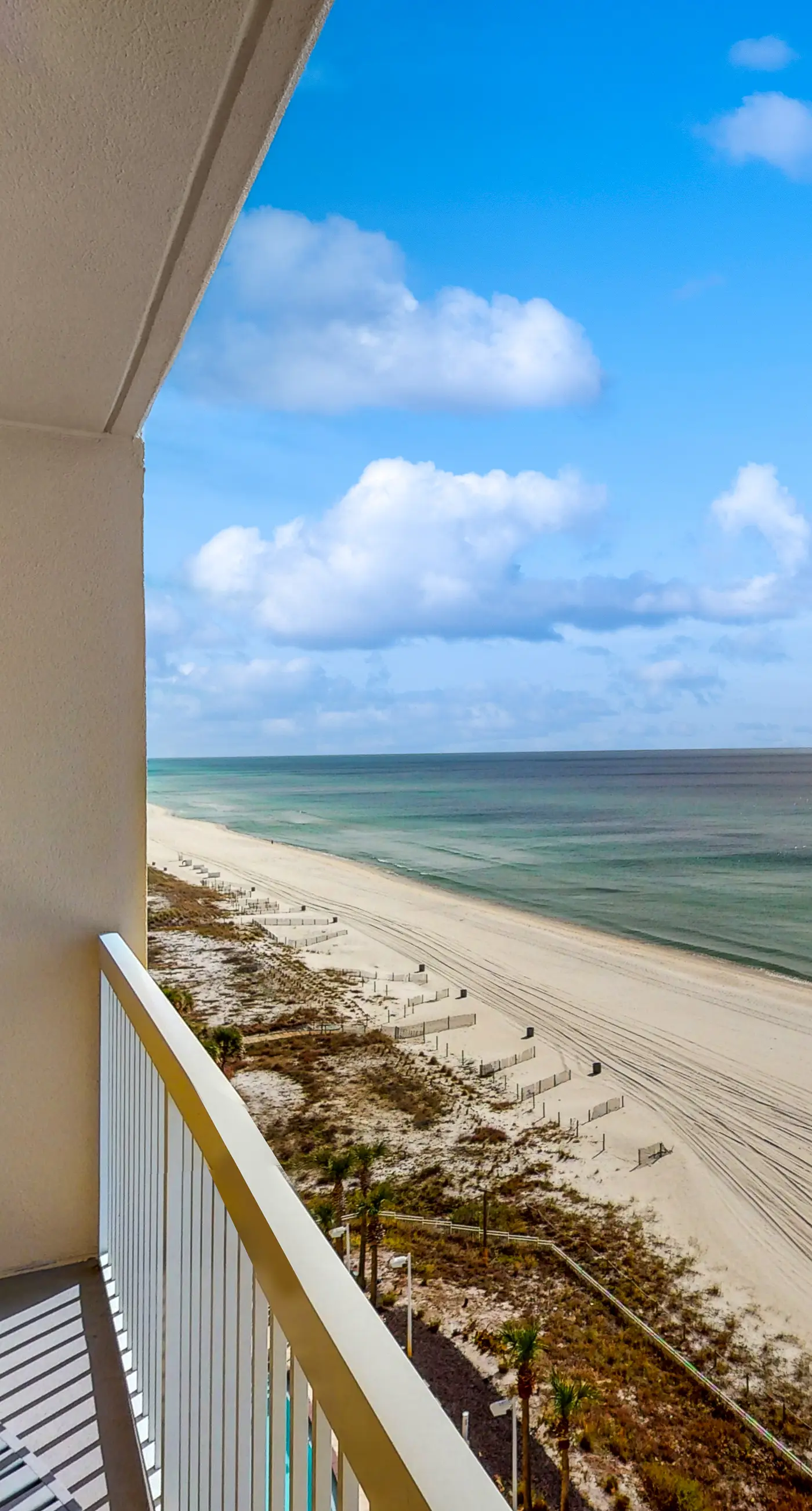 Beachfront condo with pool, gym, beach access, Gulf views, balcony, AC