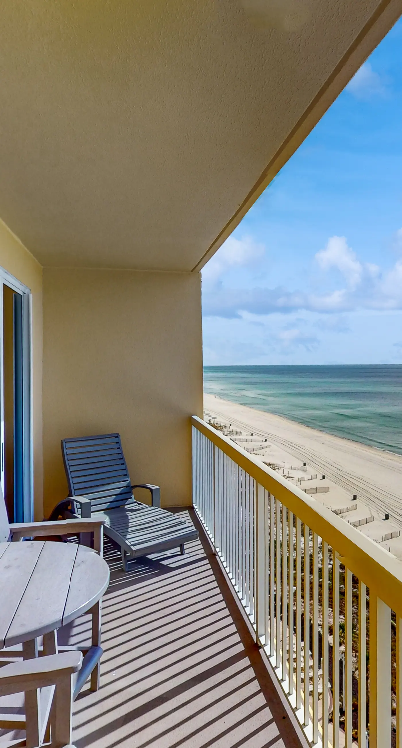 Beachfront condo with pool, gym, beach access, Gulf views, balcony, AC