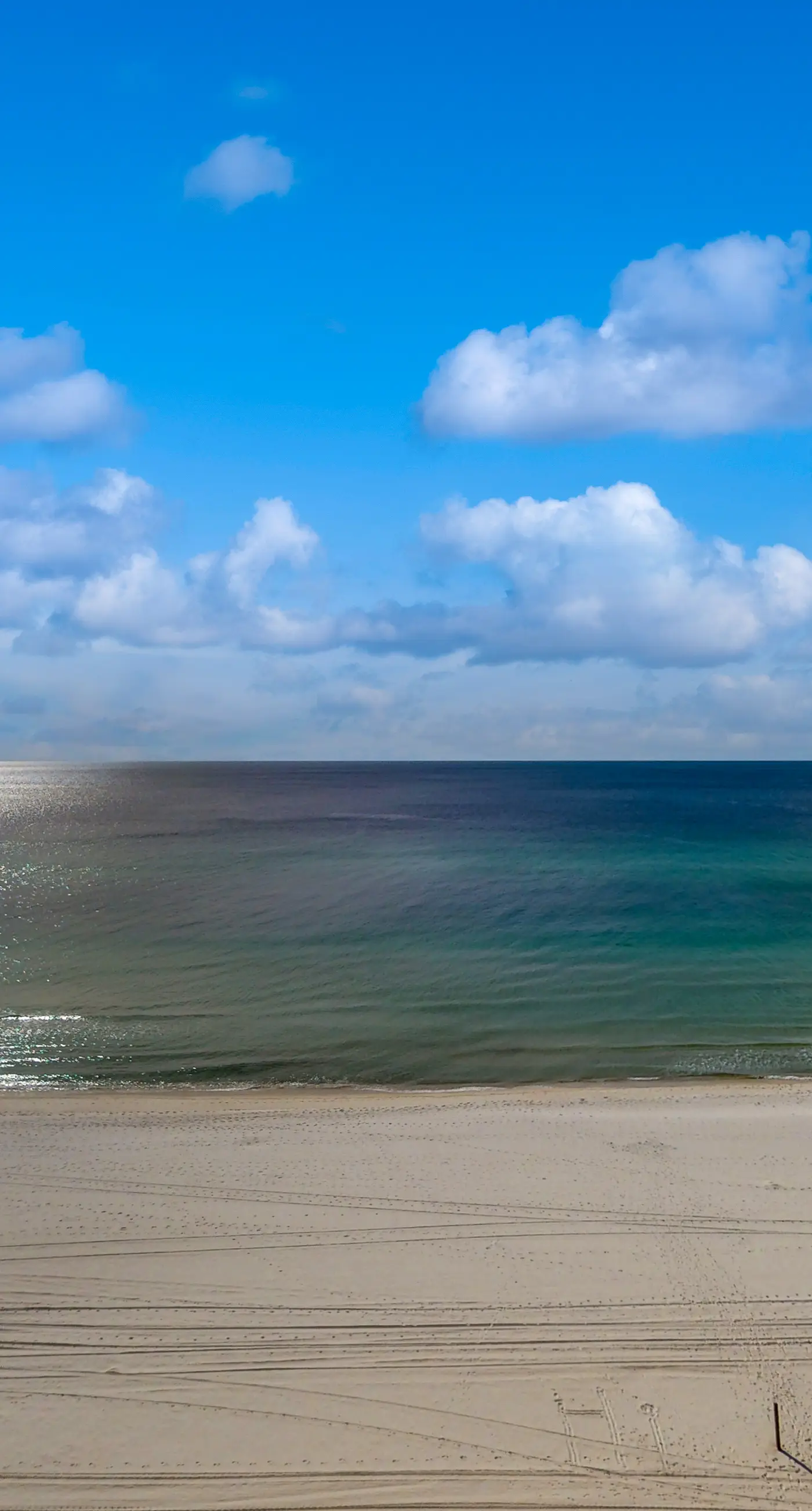 Beachfront condo with pool, gym, beach access, Gulf views, balcony, AC