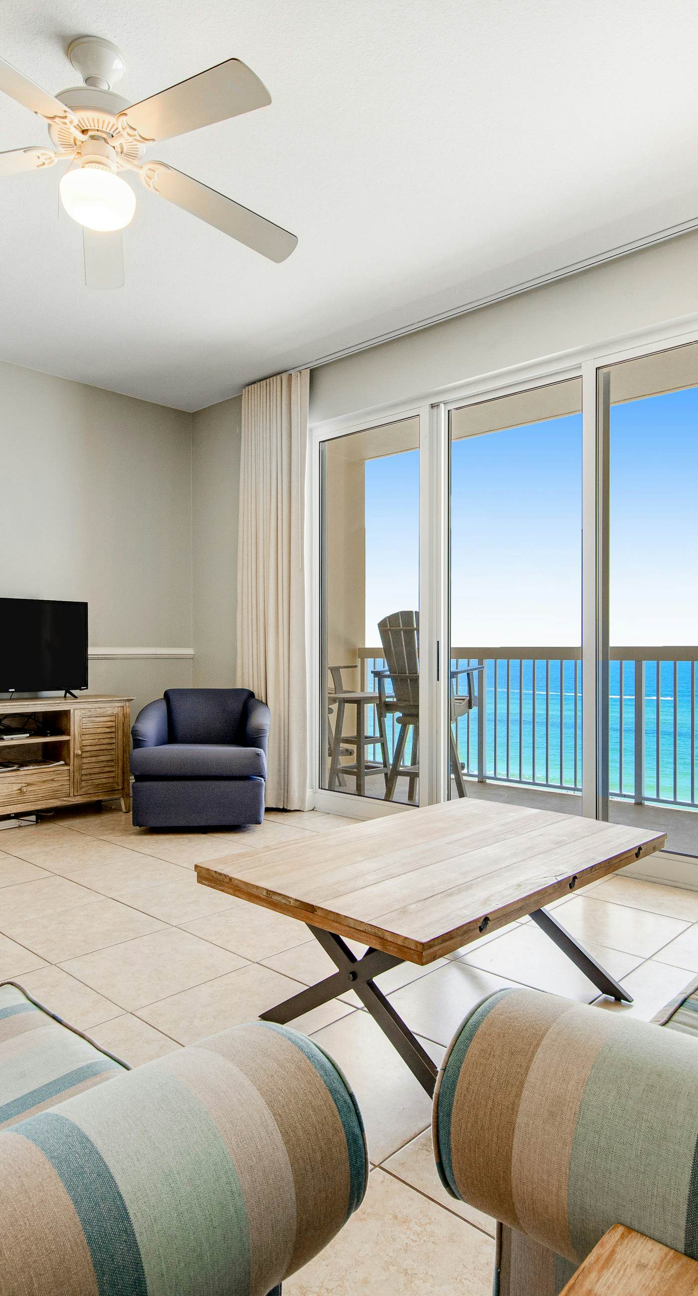 Gulf-front condo with beautiful sunset views, pool, tiki bar, fitness room & W&D