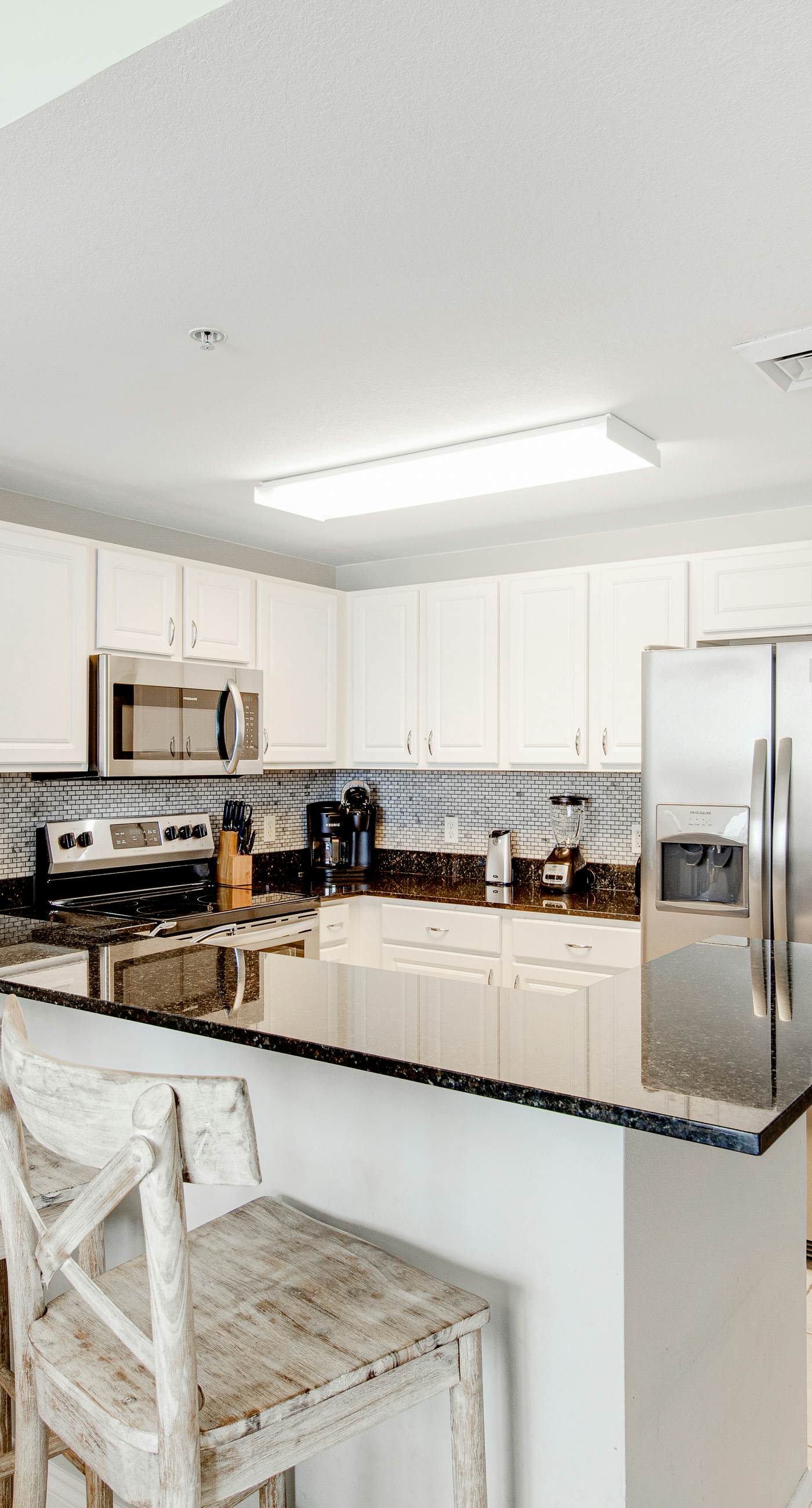 Gulf-front condo with beautiful sunset views, pool, tiki bar, fitness room & W&D