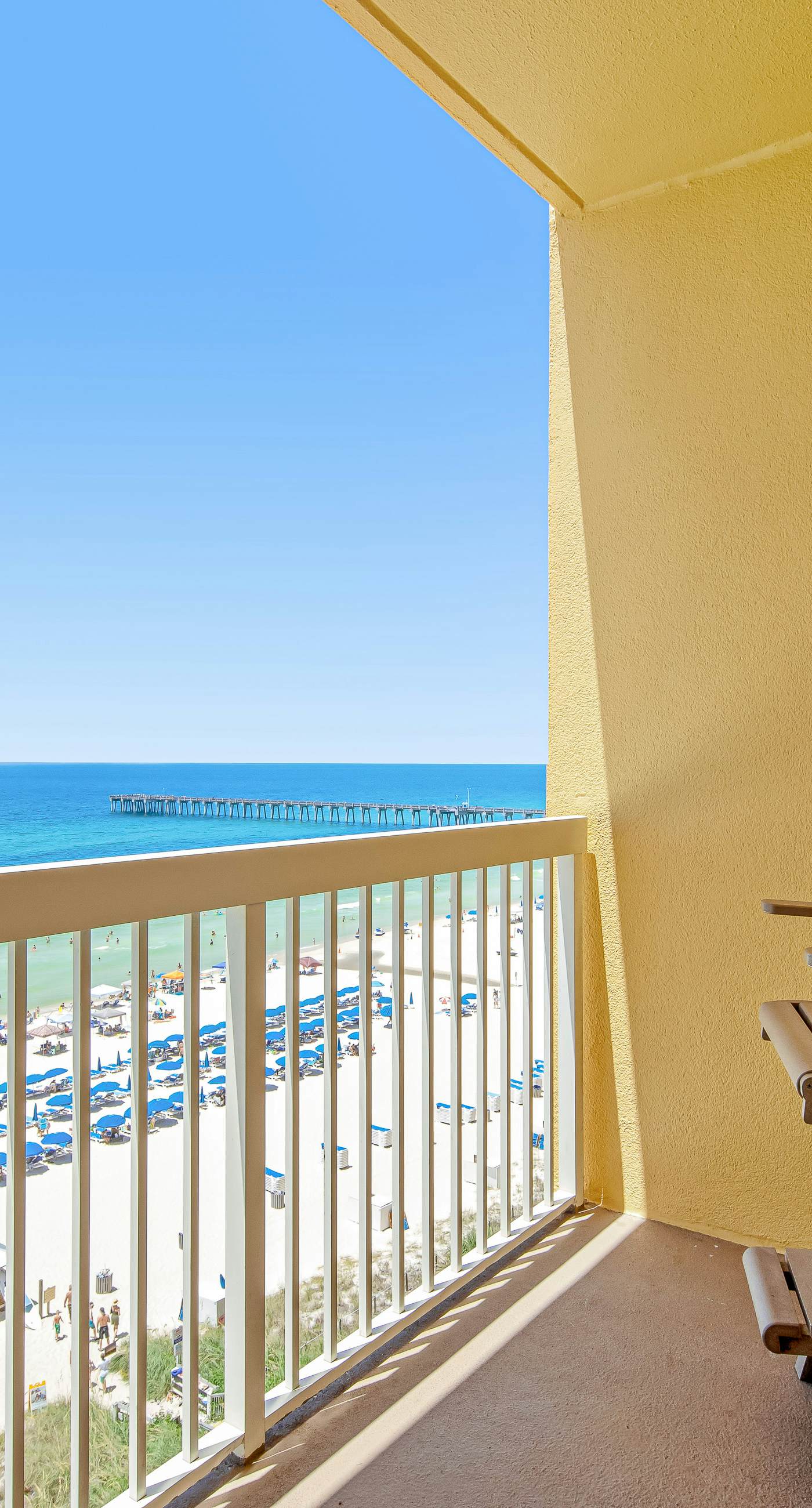Gulf-front condo with beautiful sunset views, pool, tiki bar, fitness room & W&D