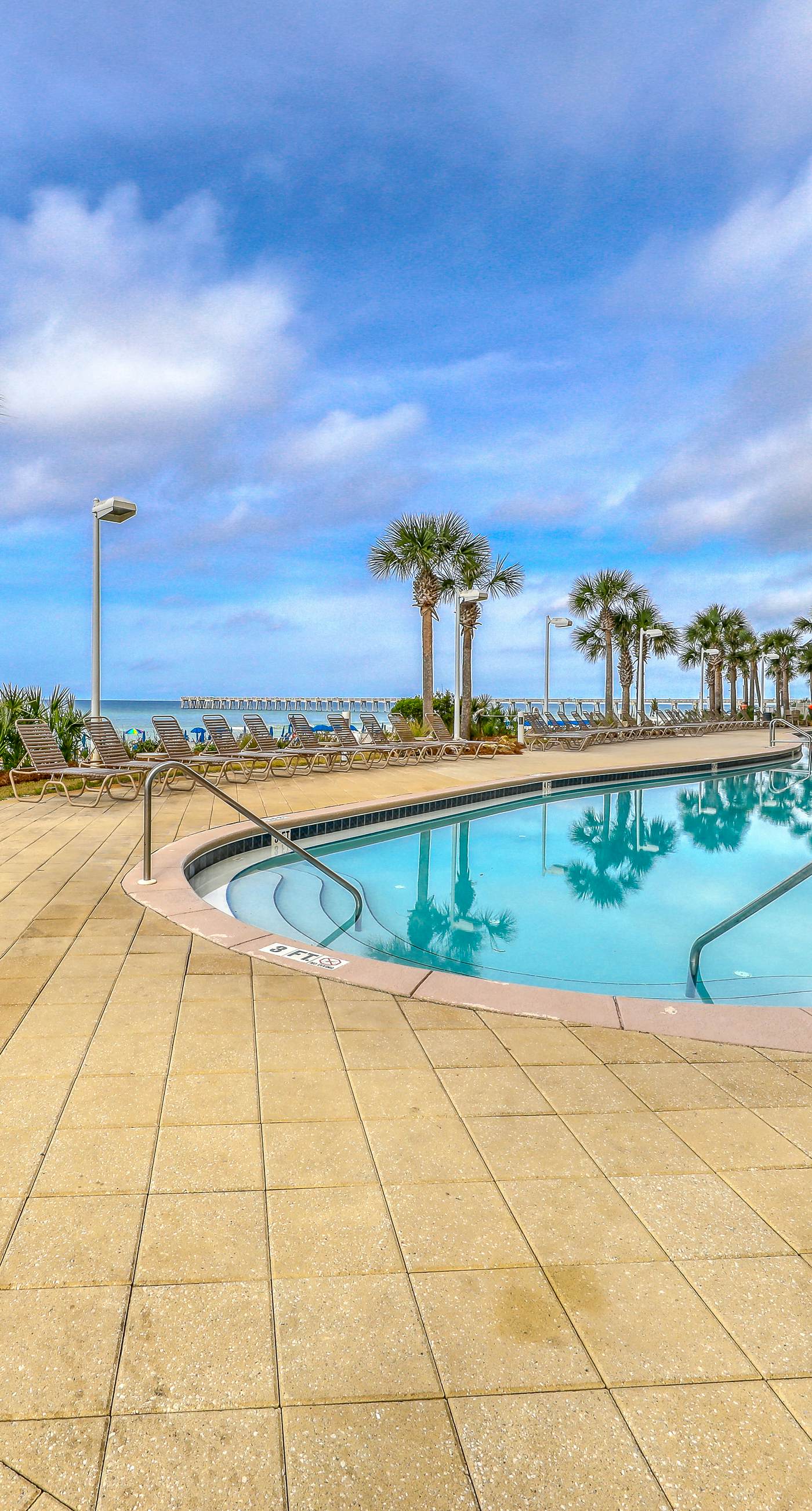 Gulf-front condo with beautiful sunset views, pool, tiki bar, fitness room & W&D