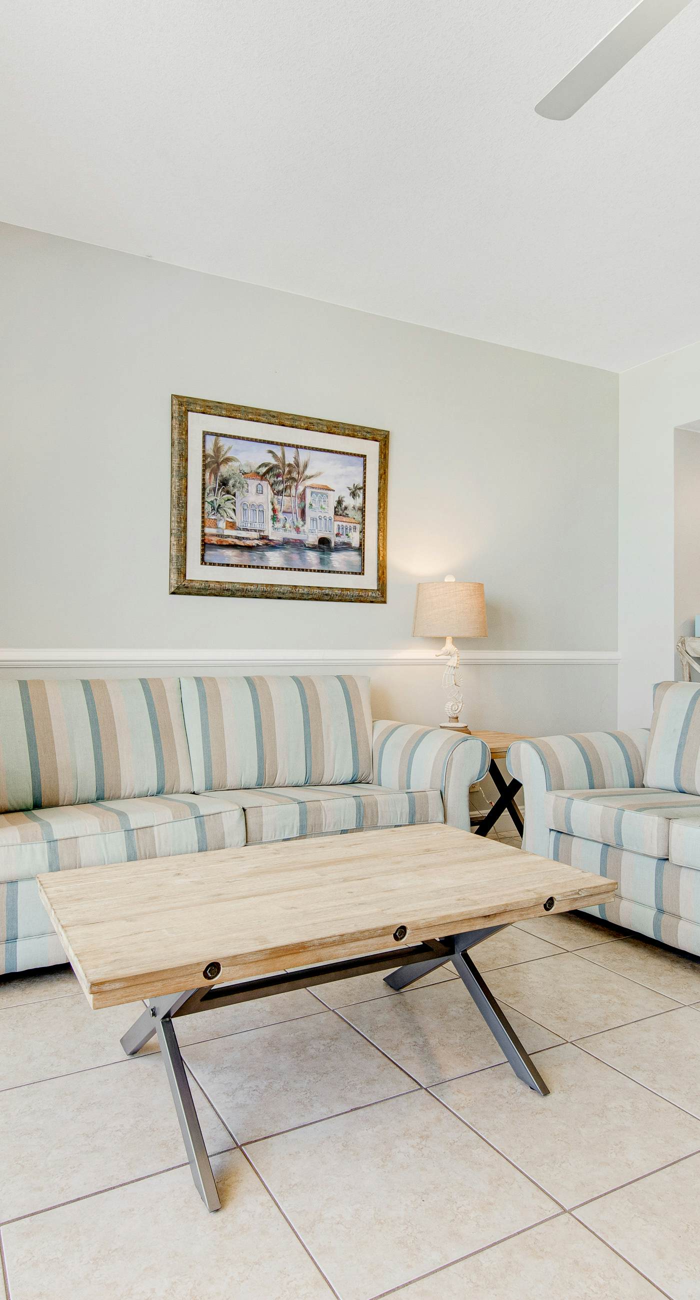 Gulf-front condo with beautiful sunset views, pool, tiki bar, fitness room & W&D