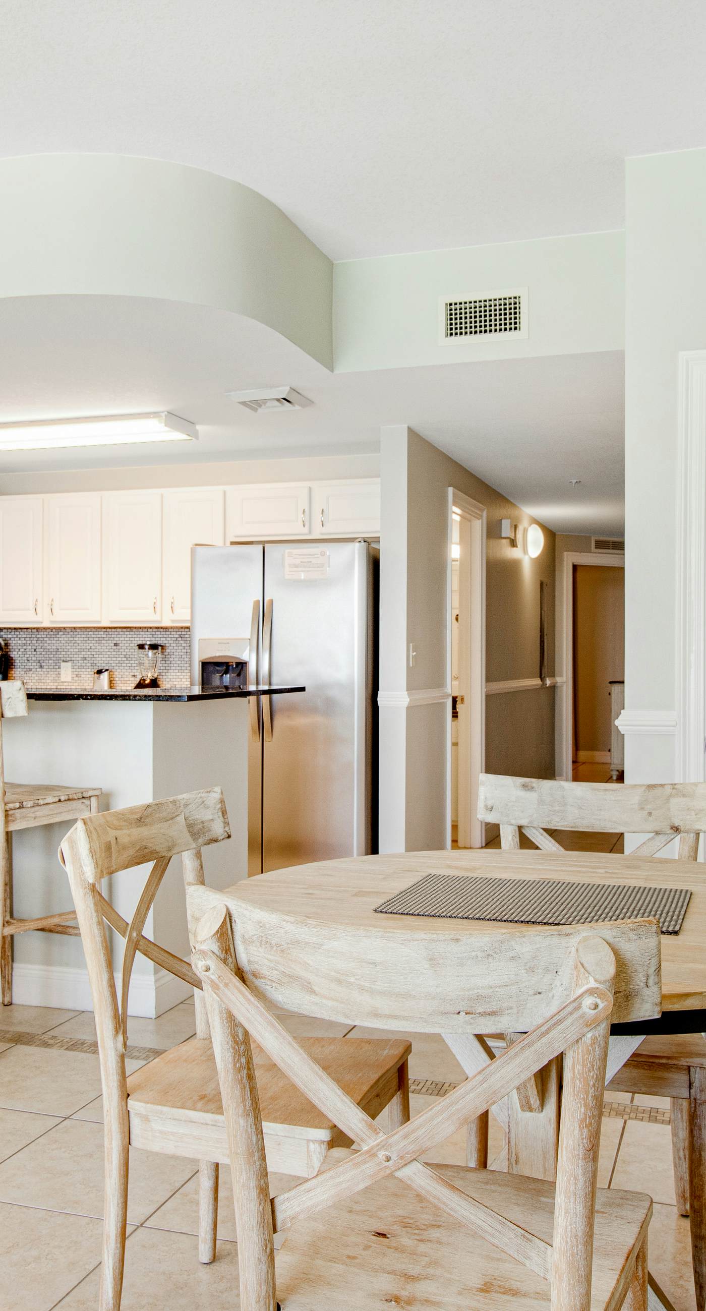 Gulf-front condo with beautiful sunset views, pool, tiki bar, fitness room & W&D