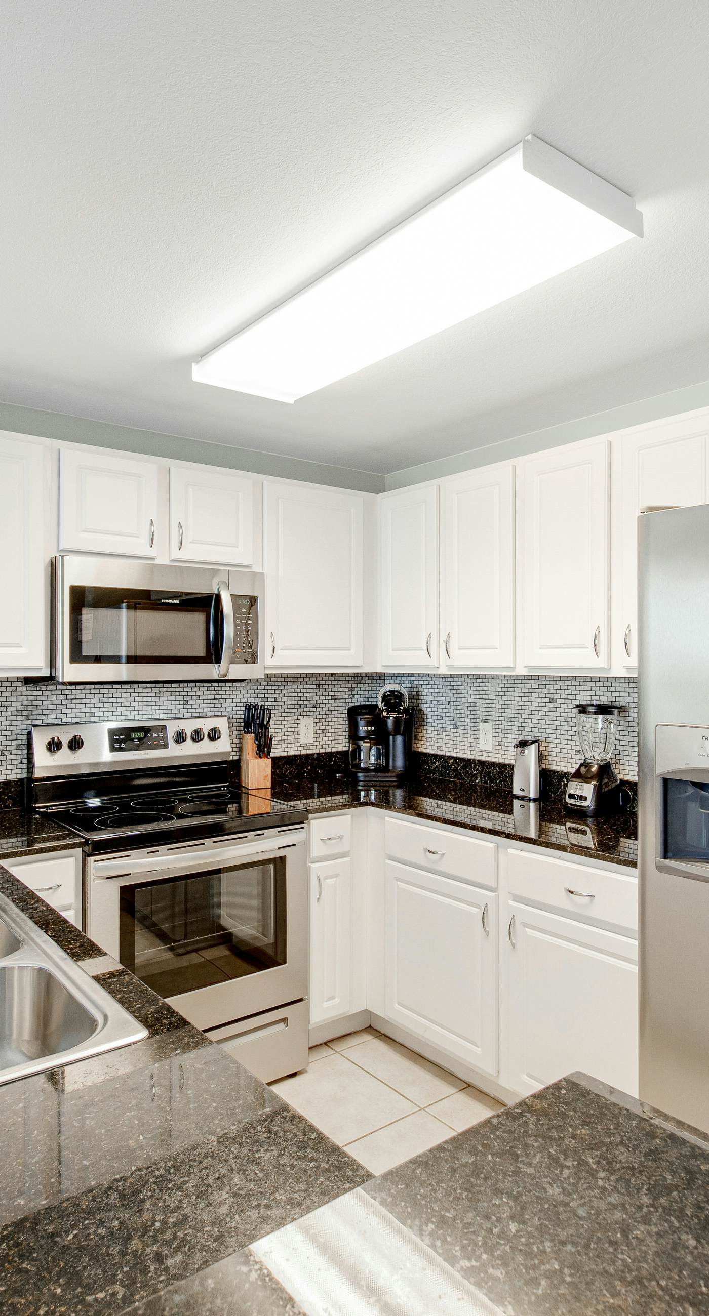 Gulf-front condo with beautiful sunset views, pool, tiki bar, fitness room & W&D