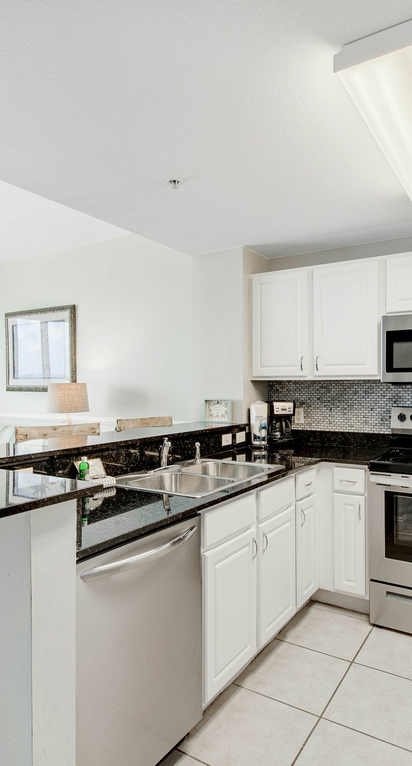 Gulf-front condo with beautiful sunset views, pool, tiki bar, fitness room & W&D