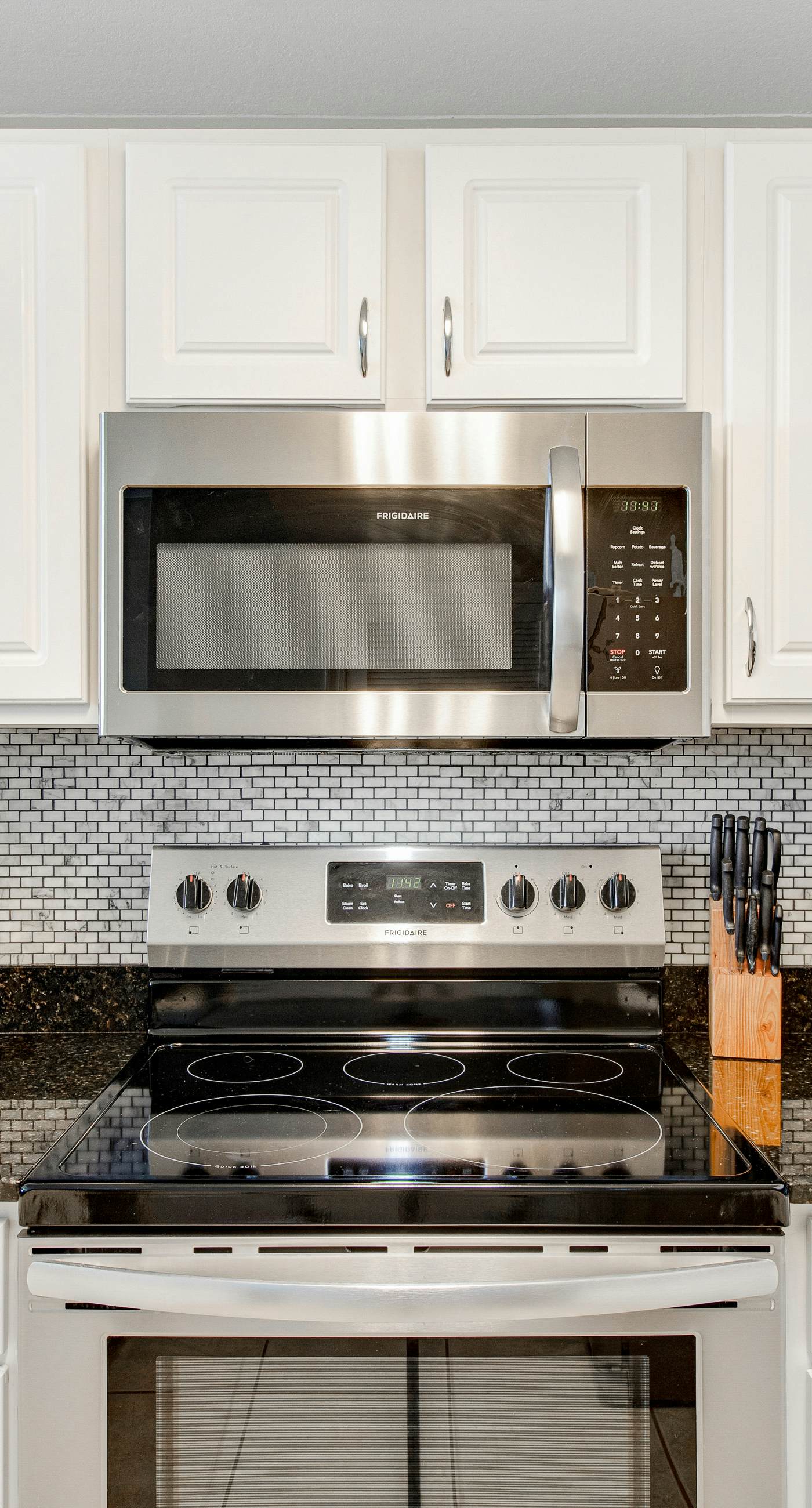 Gulf-front condo with beautiful sunset views, pool, tiki bar, fitness room & W&D