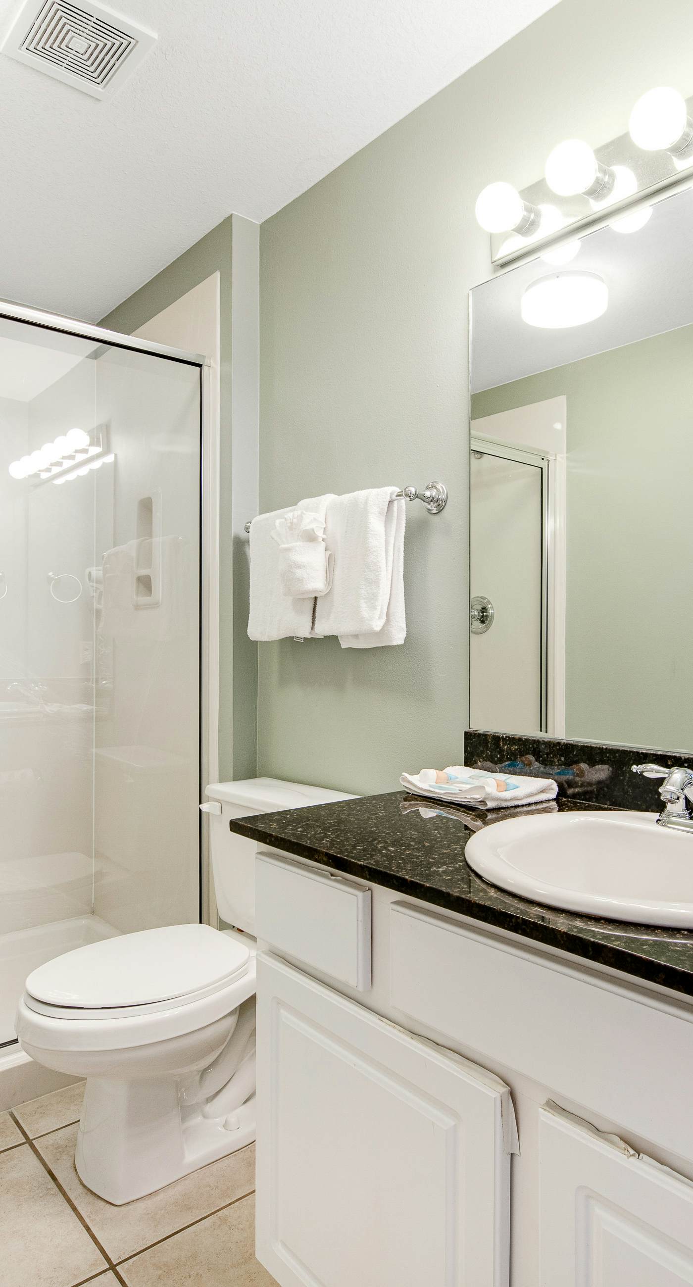 Gulf-front condo with beautiful sunset views, pool, tiki bar, fitness room & W&D