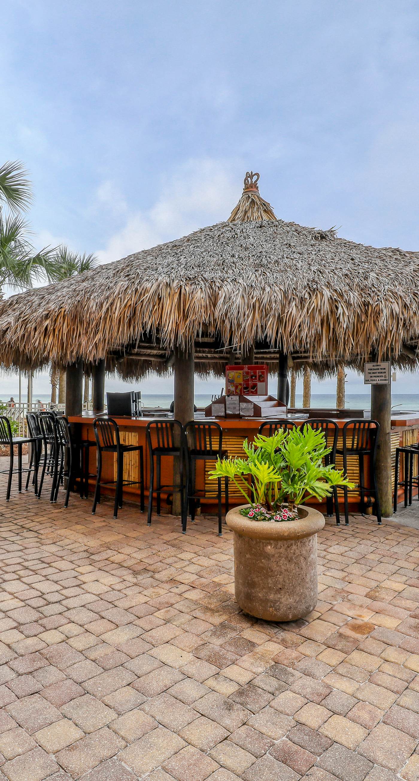 Gulf-front condo with beautiful sunset views, pool, tiki bar, fitness room & W&D