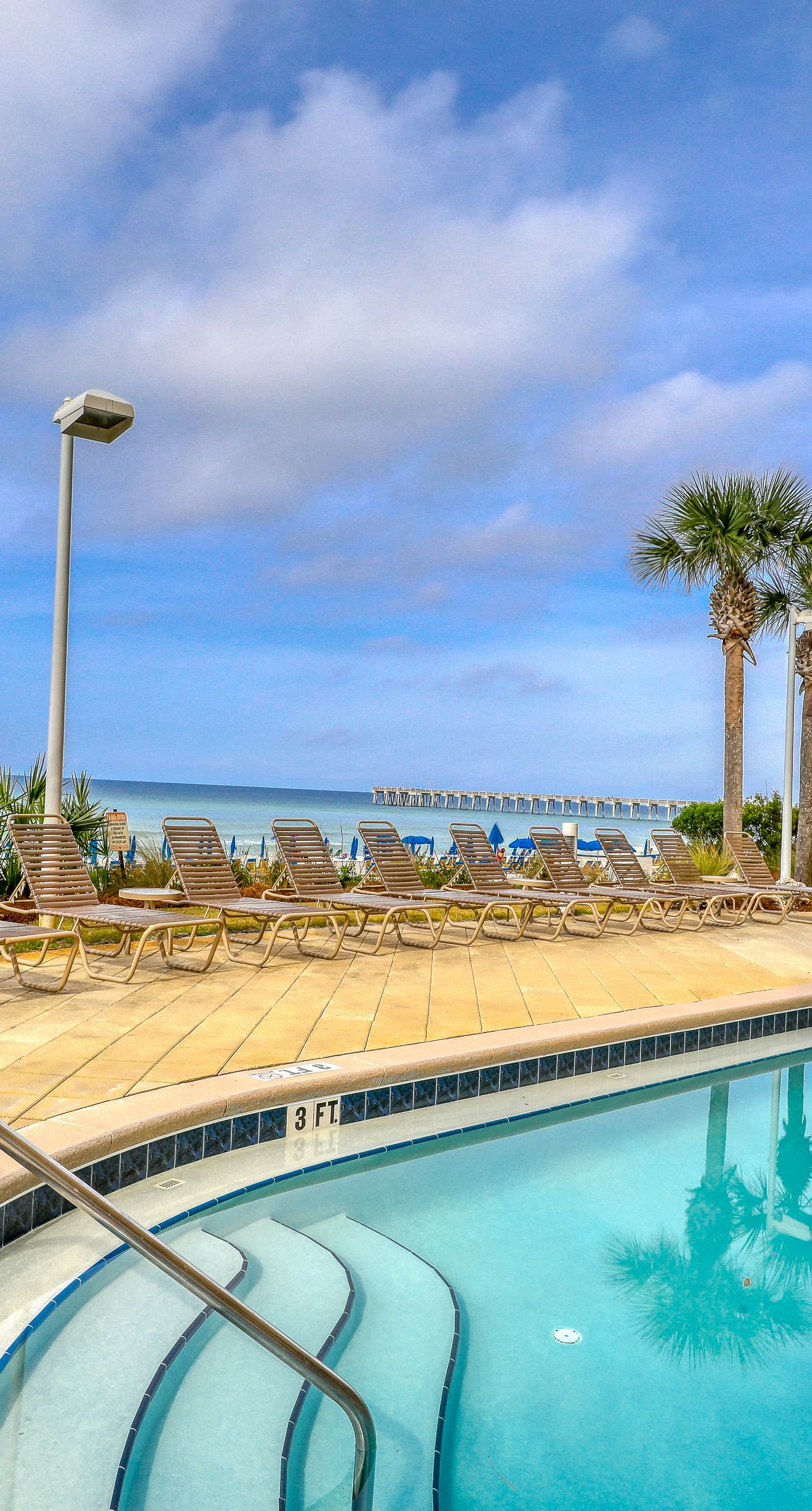 Gulf-front condo with beautiful sunset views, pool, tiki bar, fitness room & W&D