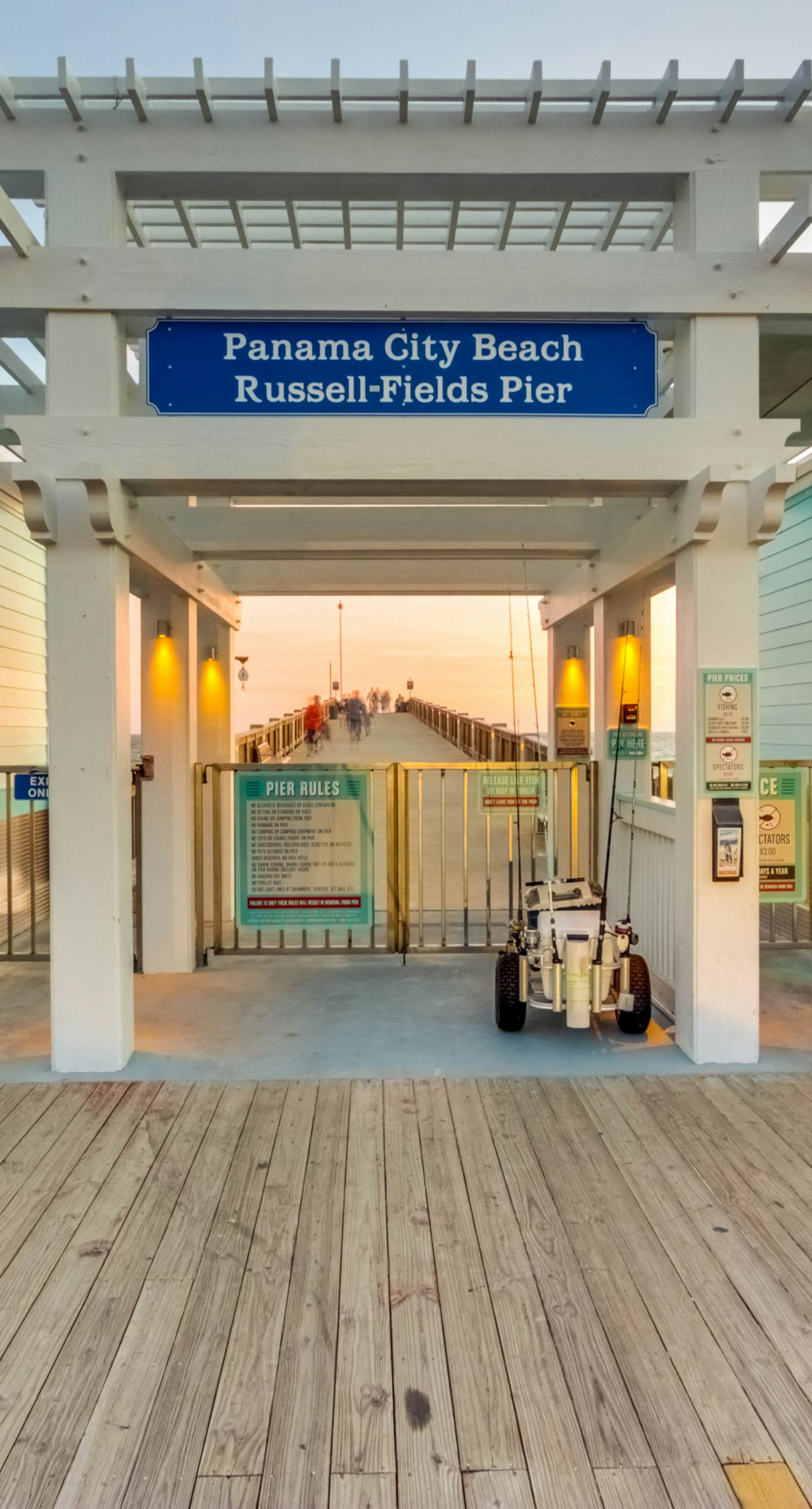 Gulf-front condo with beautiful sunset views, pool, tiki bar, fitness room & W&D