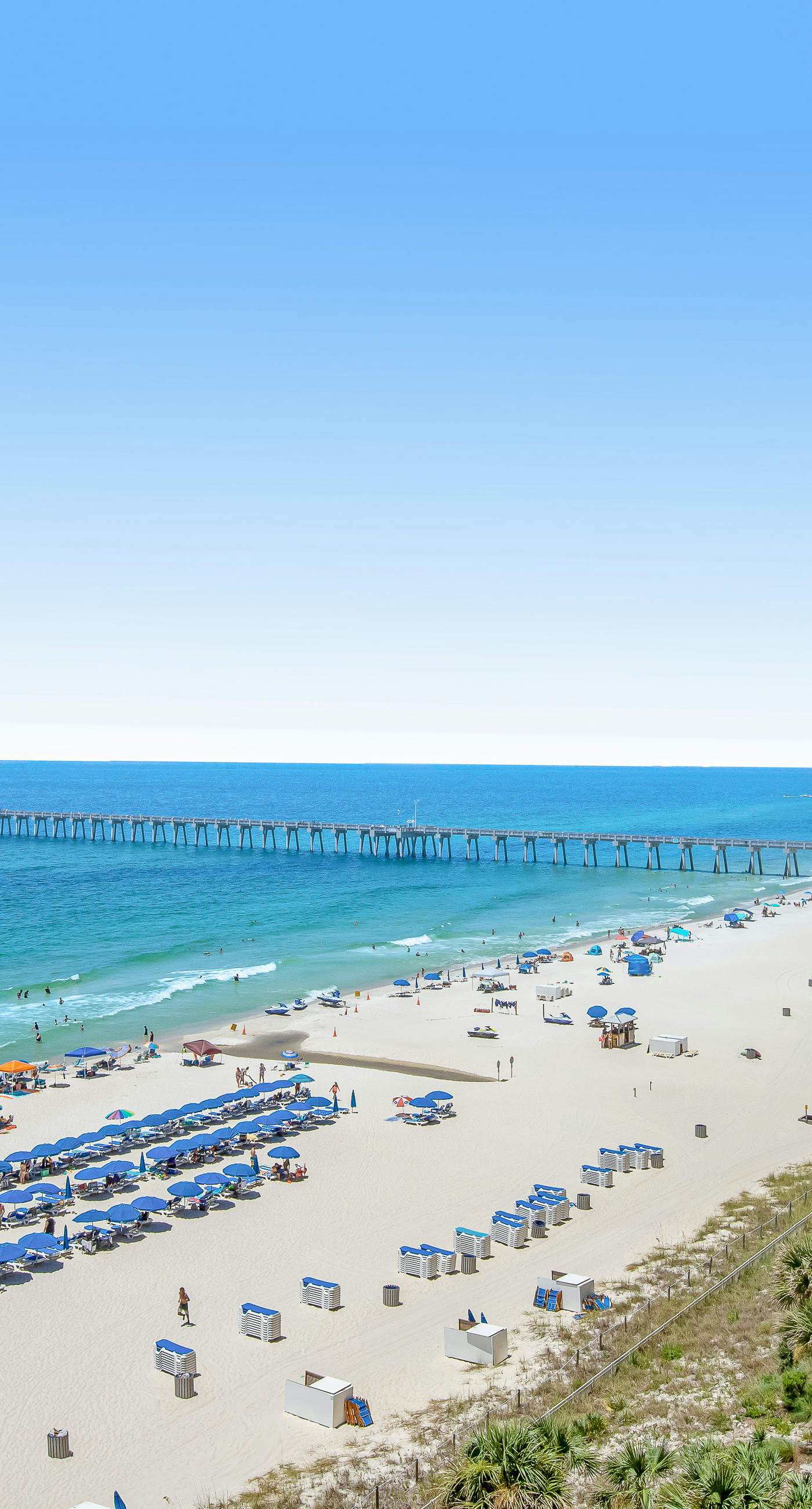 Gulf-front condo with beautiful sunset views, pool, tiki bar, fitness room & W&D