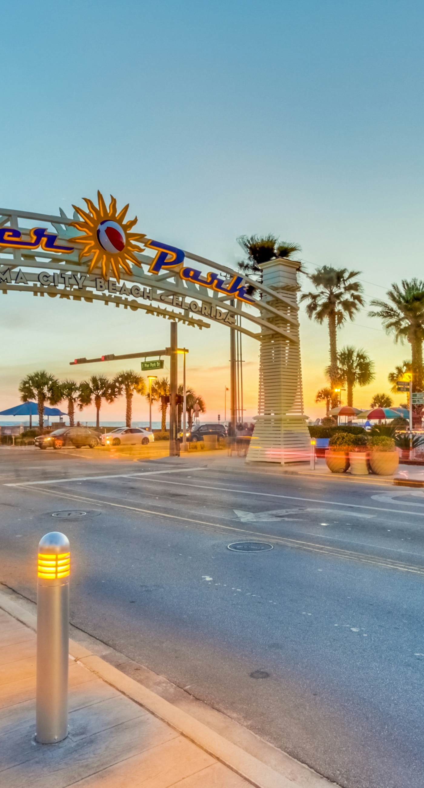 Gulf-front condo with beautiful sunset views, pool, tiki bar, fitness room & W&D