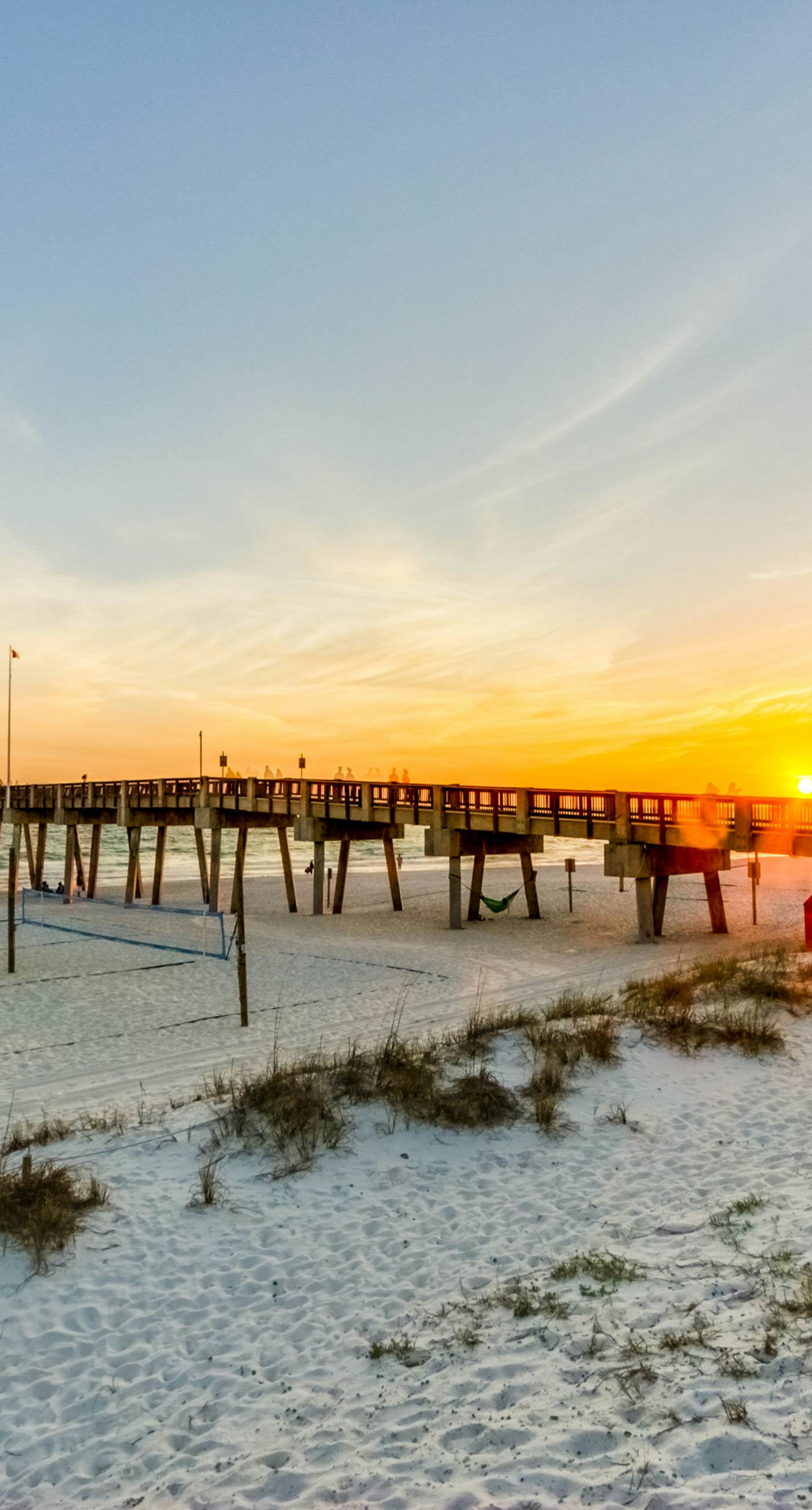 Gulf-front condo with beautiful sunset views, pool, tiki bar, fitness room & W&D