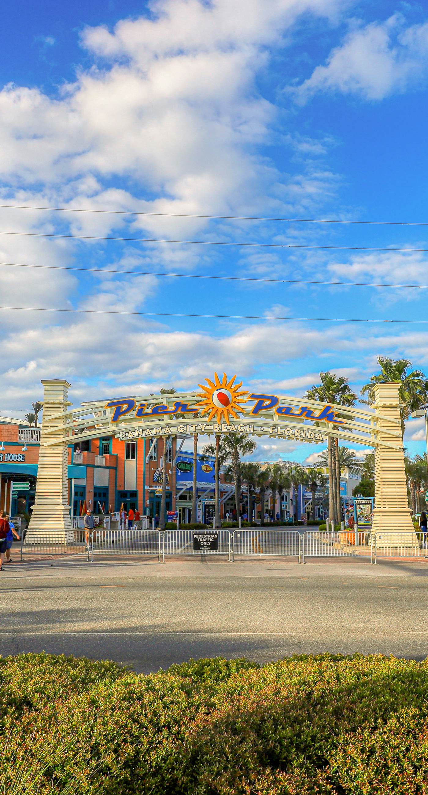 Gulf-front condo with beautiful sunset views, pool, tiki bar, fitness room & W&D