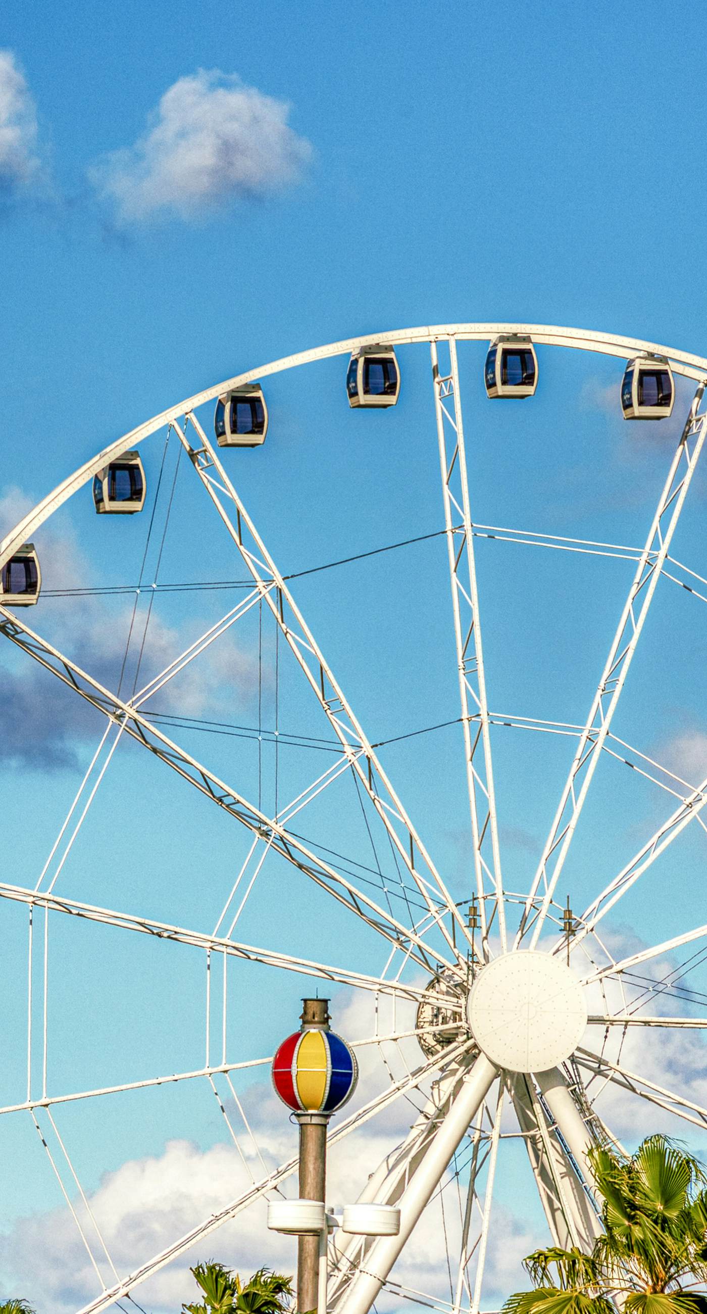 Gulf-front condo with beautiful sunset views, pool, tiki bar, fitness room & W&D