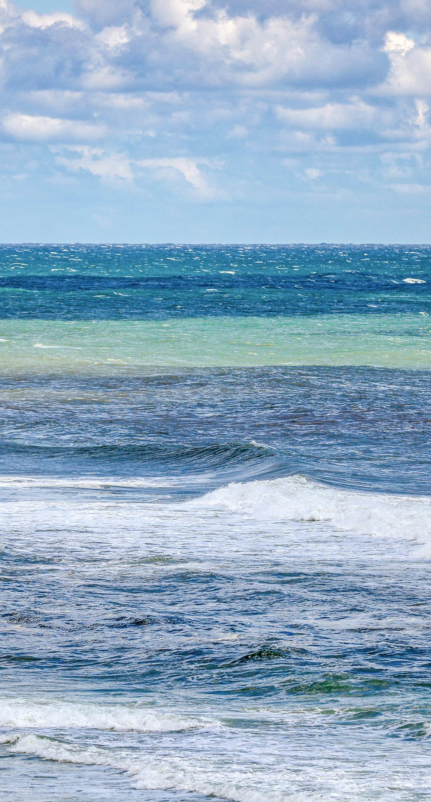 Gulf-front condo with beautiful sunset views, pool, tiki bar, fitness room & W&D