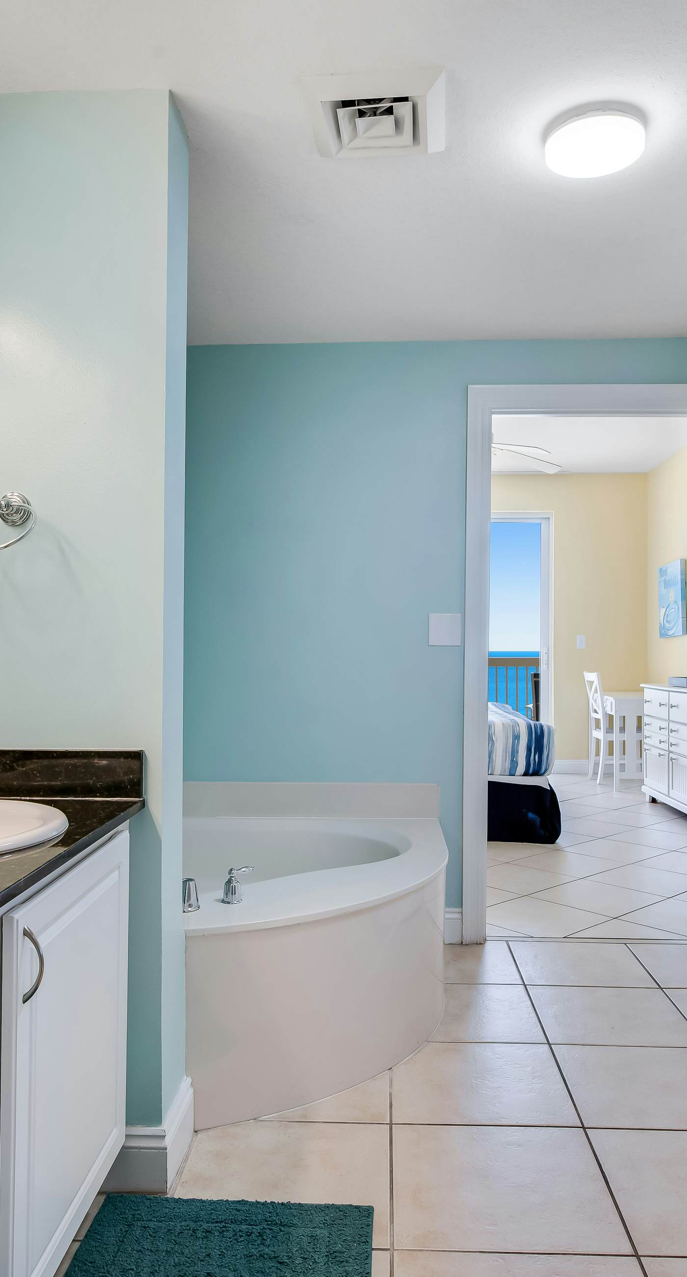 Cozy Calypso condo with balcony & view of the Gulf & Pool