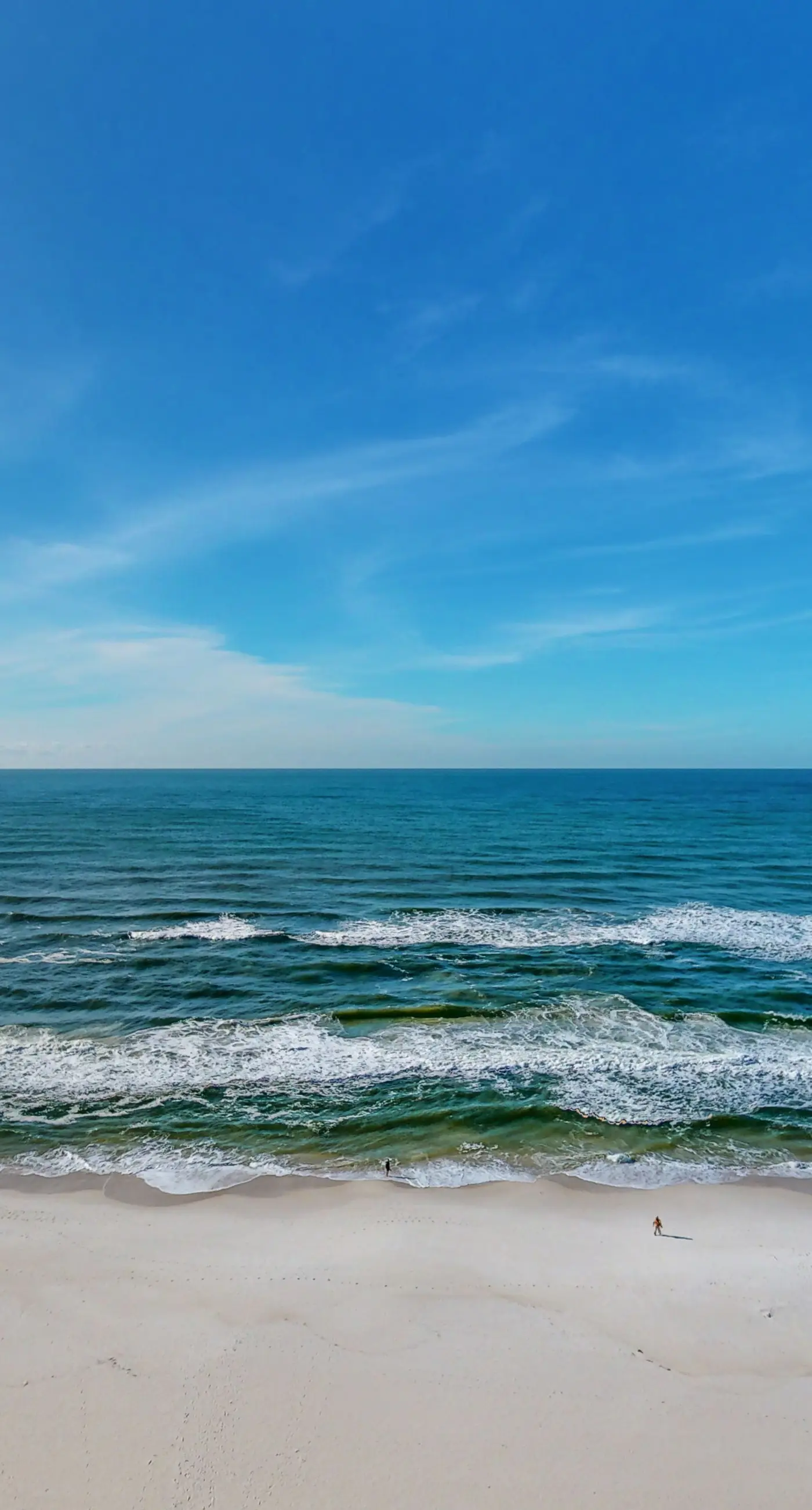 Beach-view, high-rise condo with pool - central location