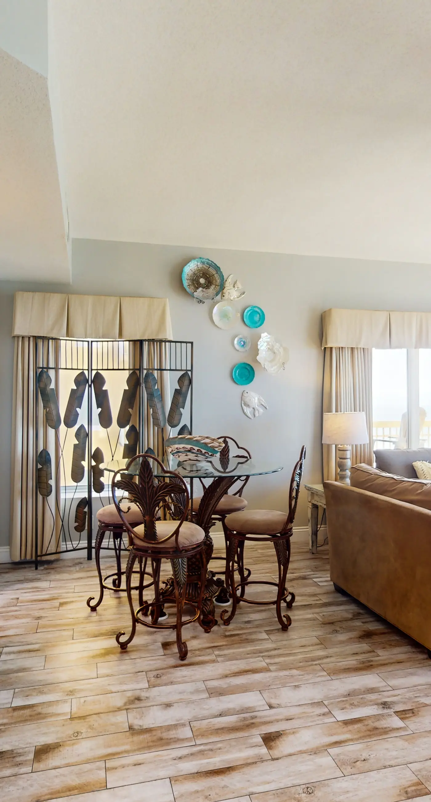 Beach-view, high-rise condo with pool - central location