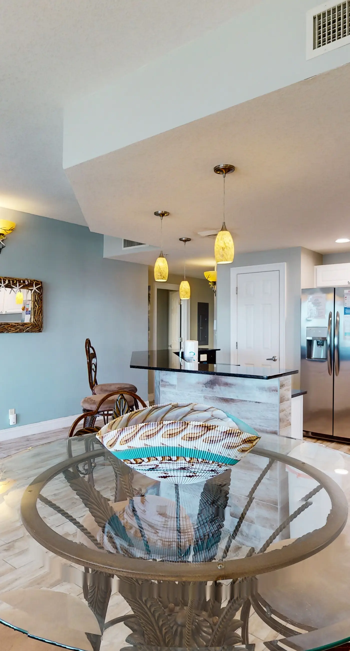 Beach-view, high-rise condo with pool - central location