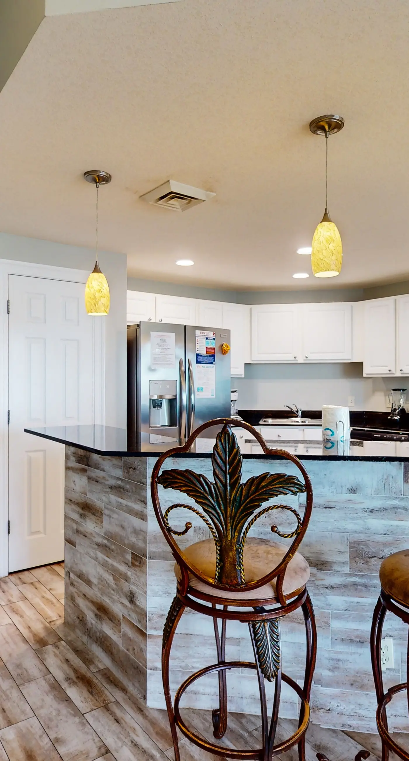 Beach-view, high-rise condo with pool - central location