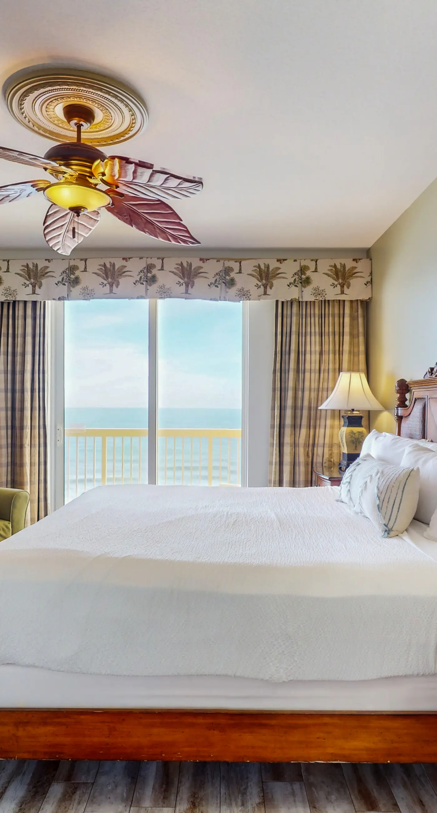 Beach-view, high-rise condo with pool - central location