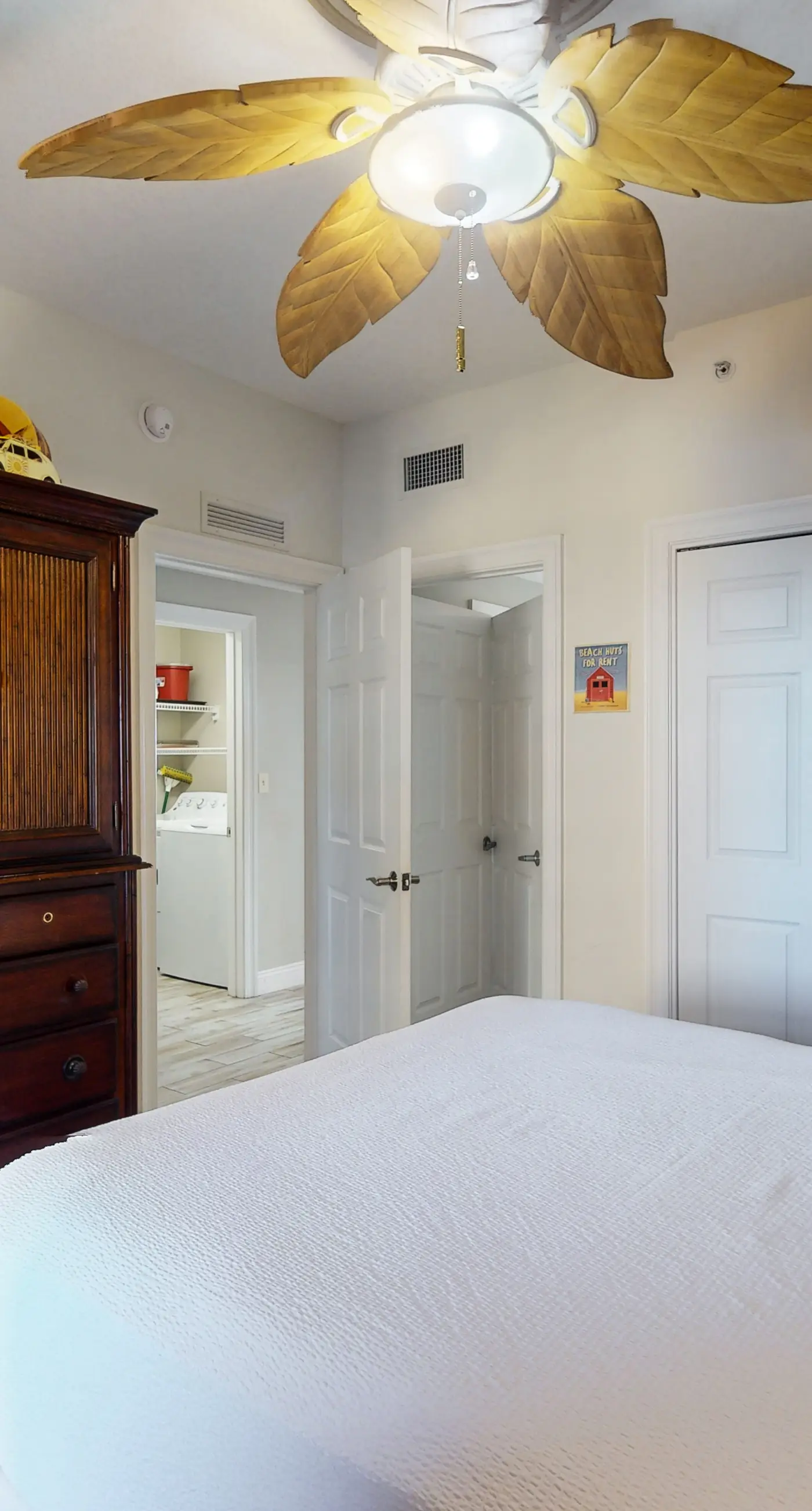 Beach-view, high-rise condo with pool - central location