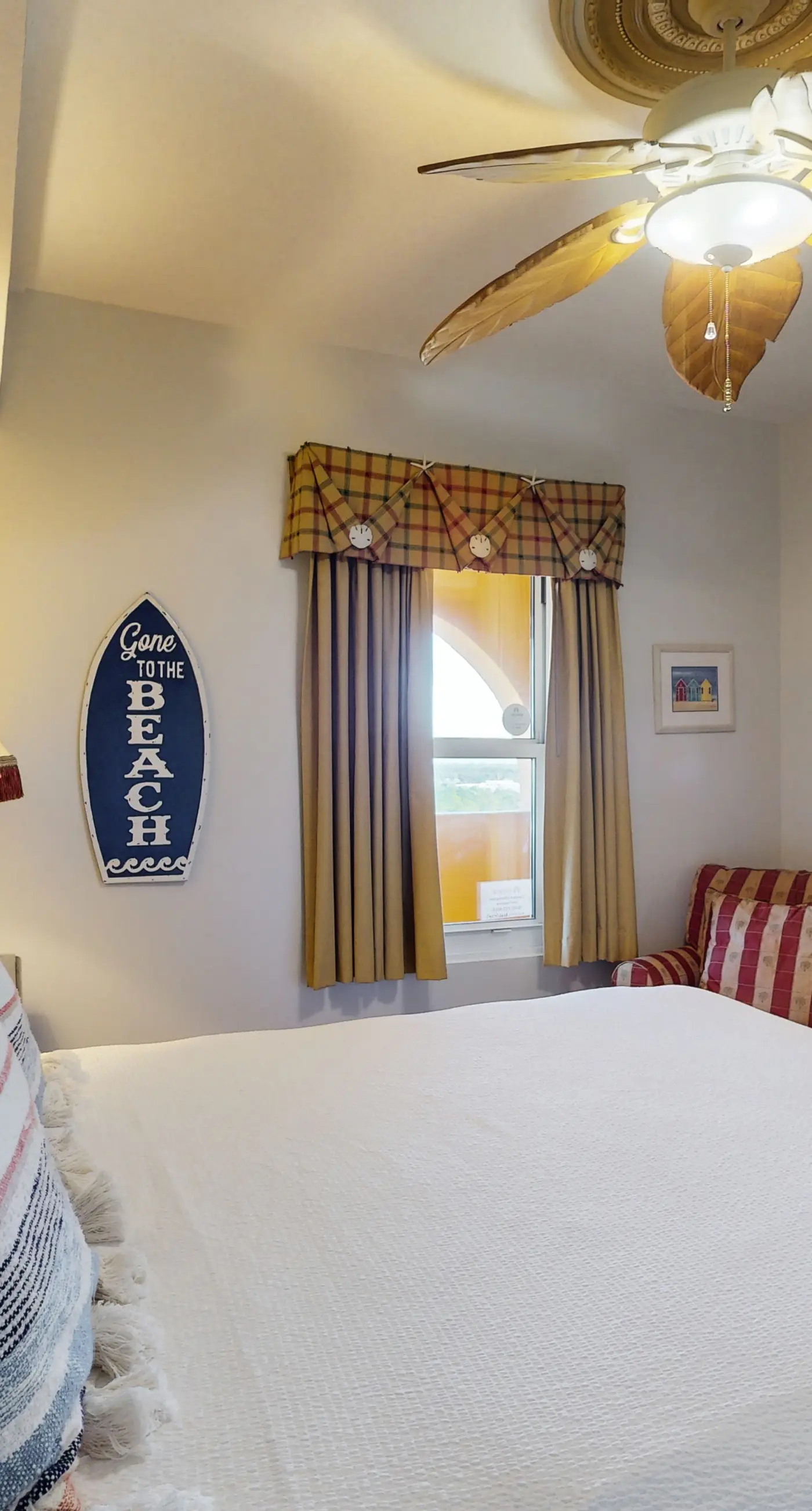 Beach-view, high-rise condo with pool - central location