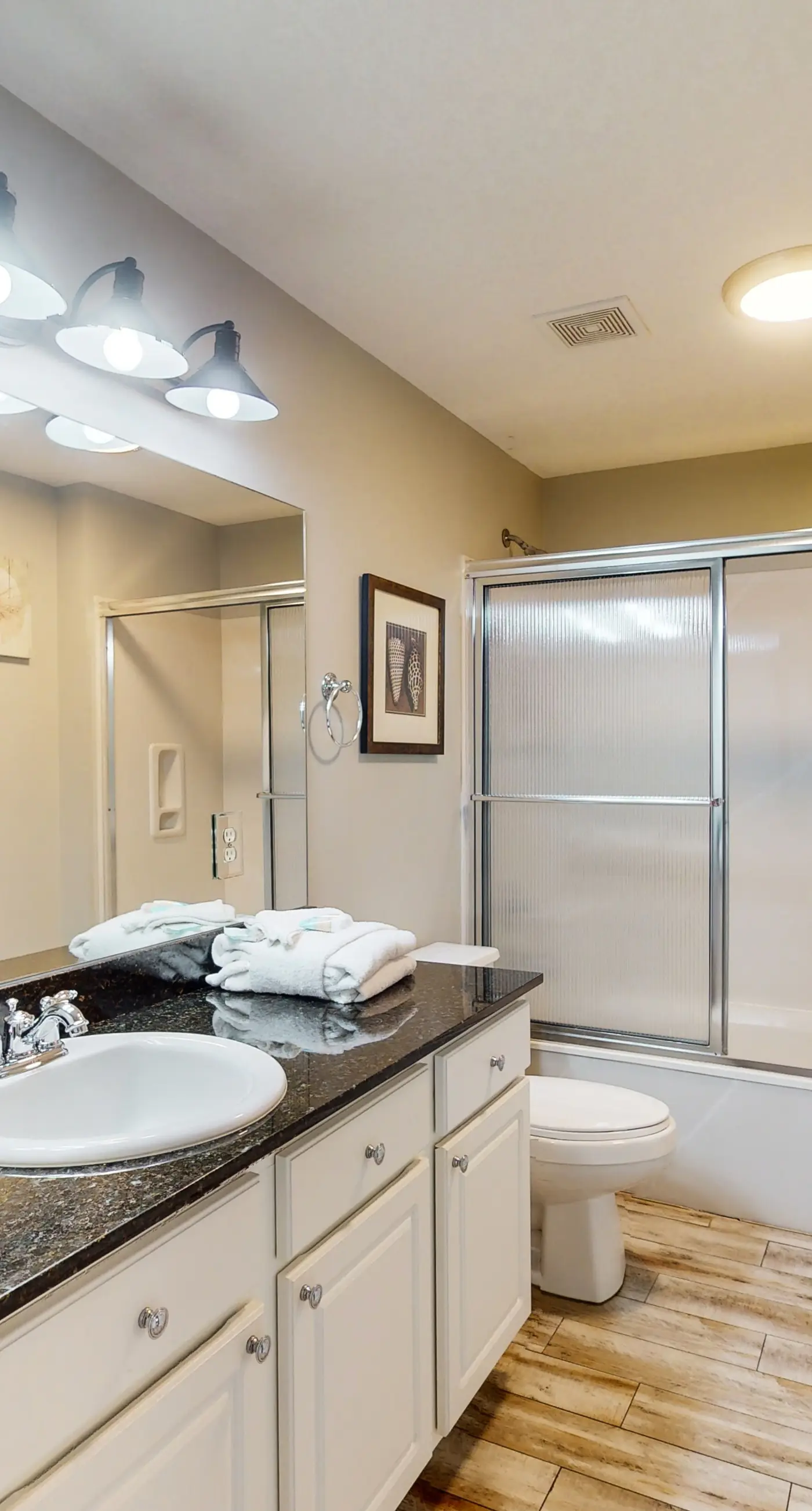 Beach-view, high-rise condo with pool - central location