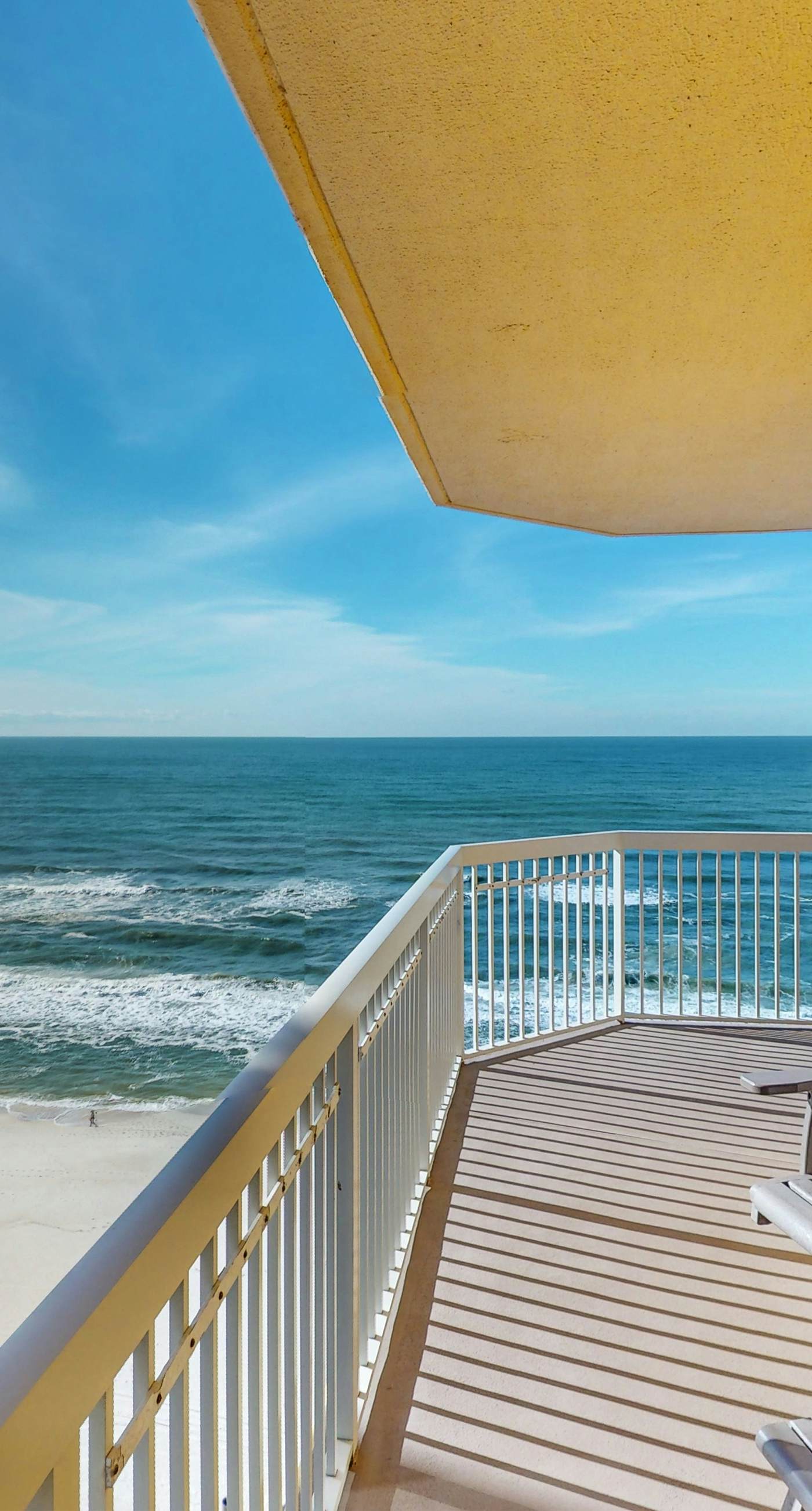 Beach-view, high-rise condo with pool - central location