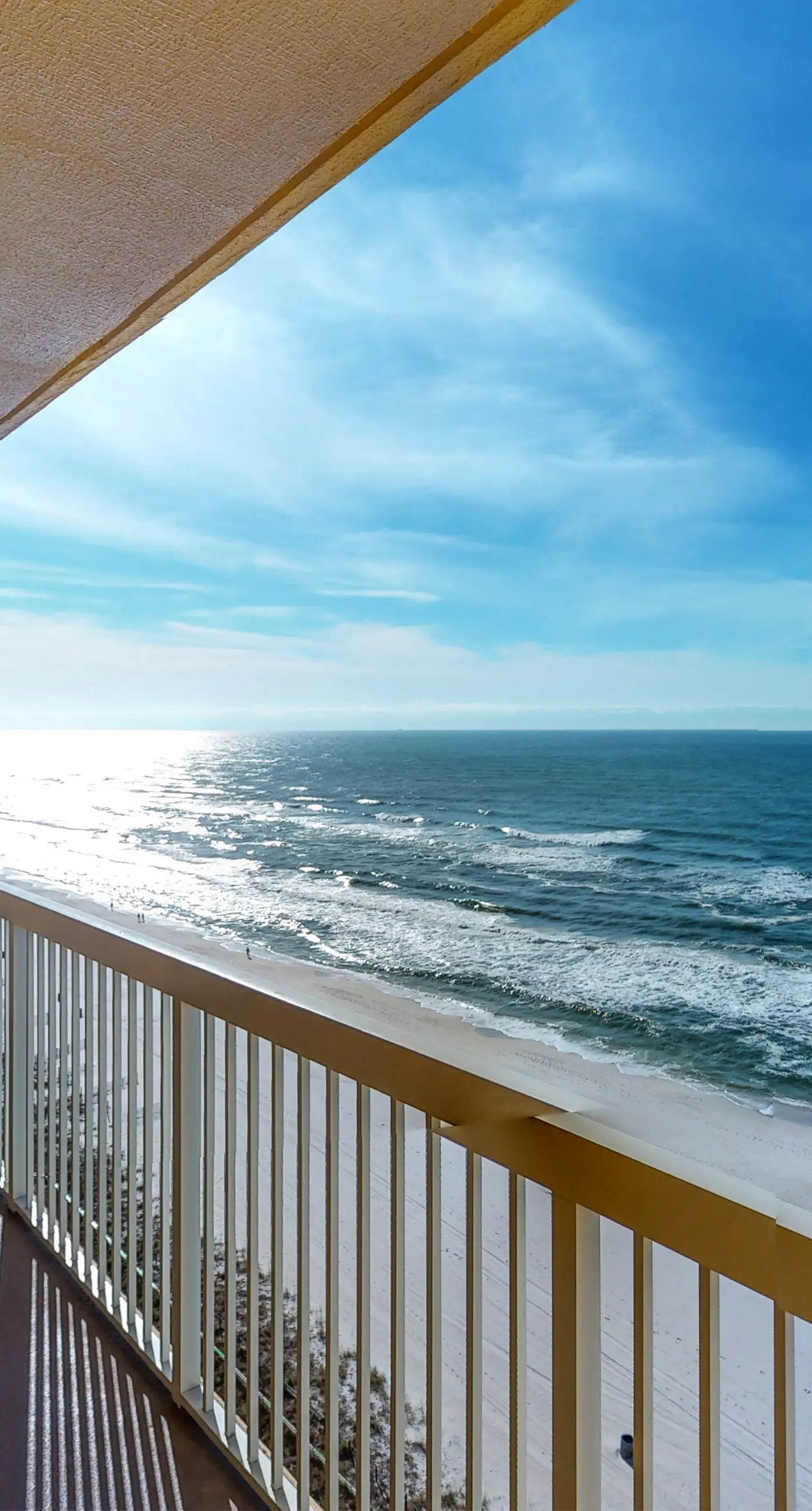 Beach-view, high-rise condo with pool - central location