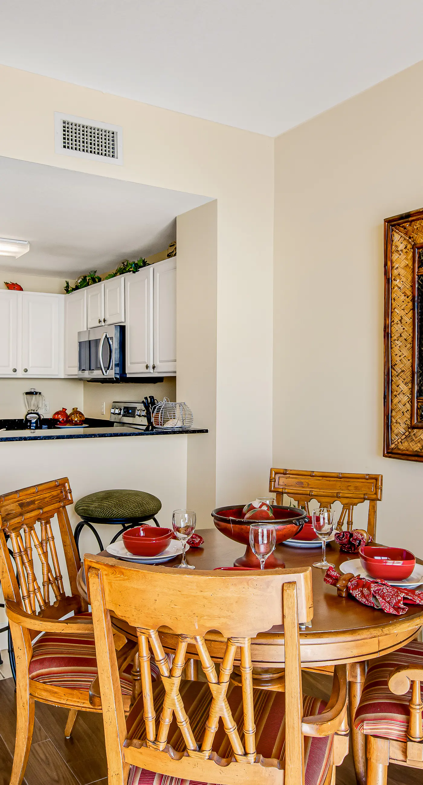 Waterfront condo with balcony, pools, gym & central AC