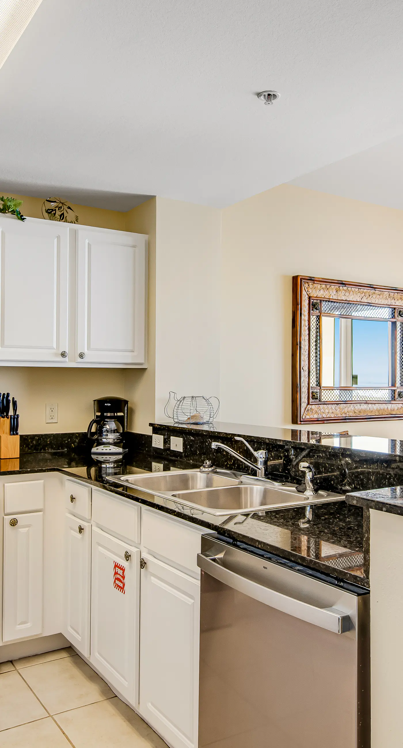 Waterfront condo with balcony, pools, gym & central AC