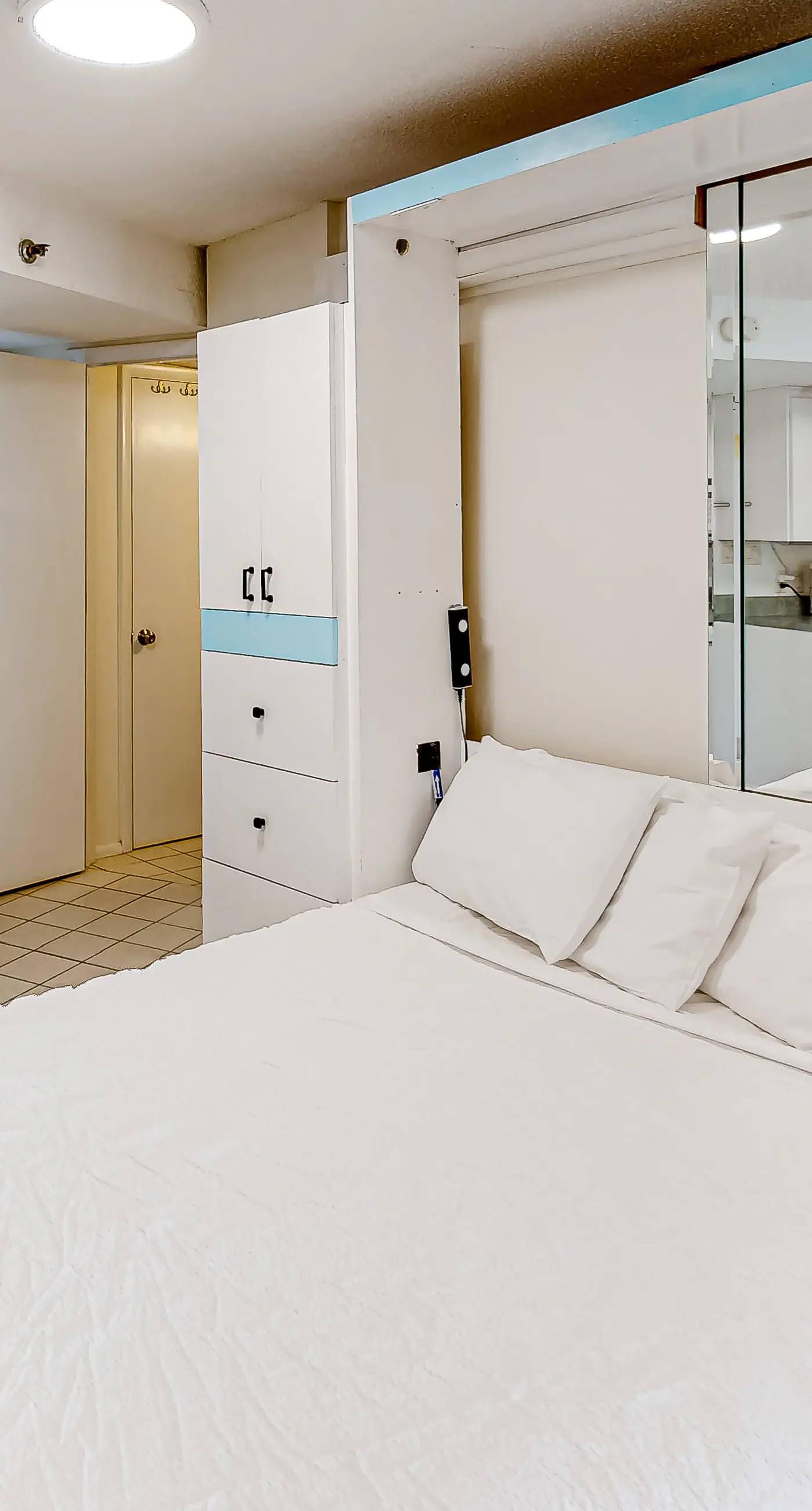 Second Floor Oceanfront Studio with Shared Pool, Ocean View, WiFi, & Central AC