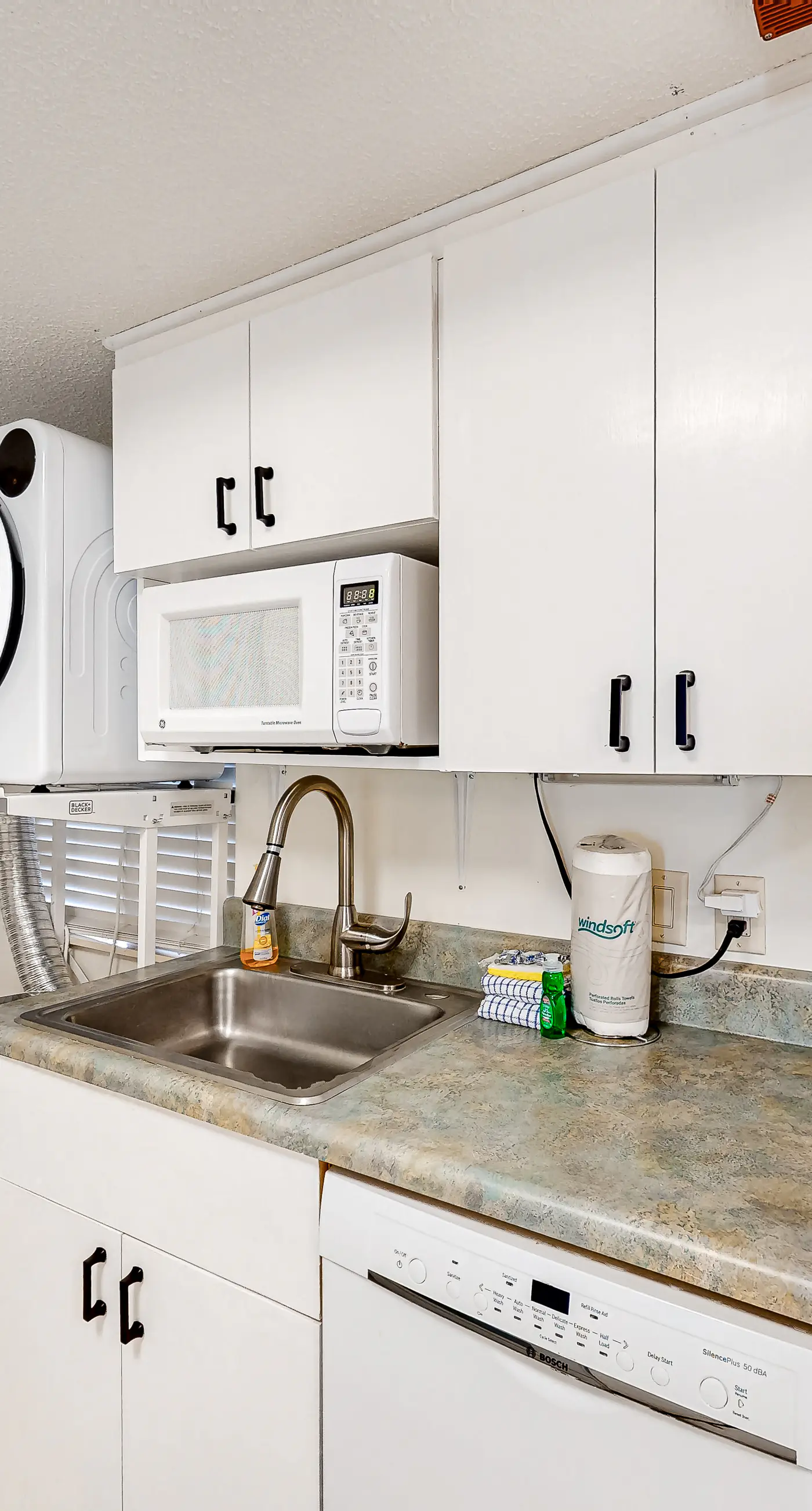 Second Floor Oceanfront Studio with Shared Pool, Ocean View, WiFi, & Central AC