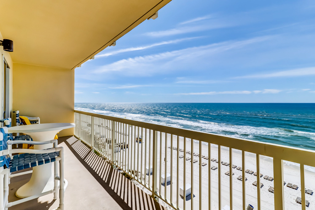 Beautiful gulf front condo w/ocean views, free WiFi, & amenity access